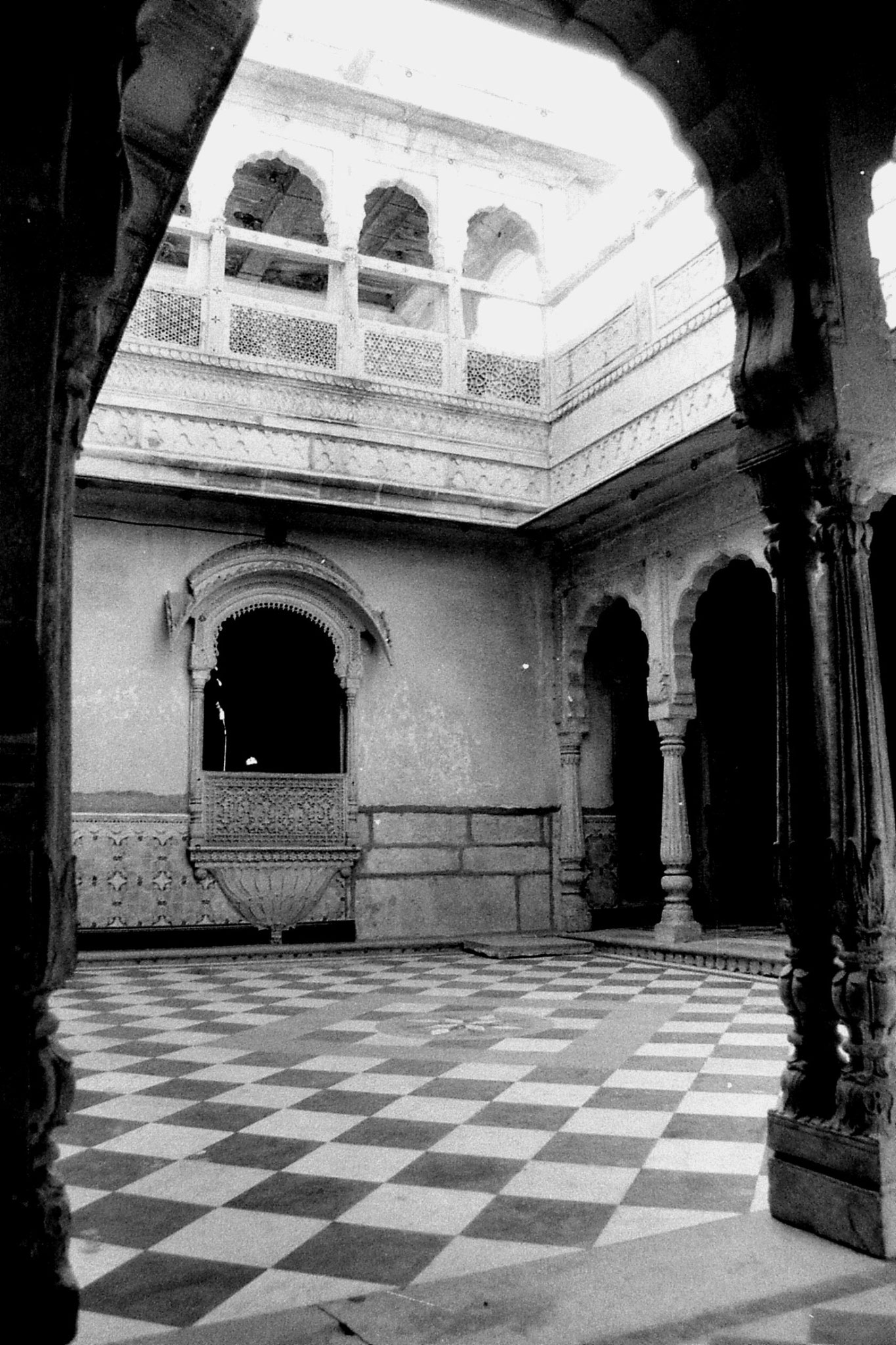 3/12/1989: 23: Jaisalmer courtyard