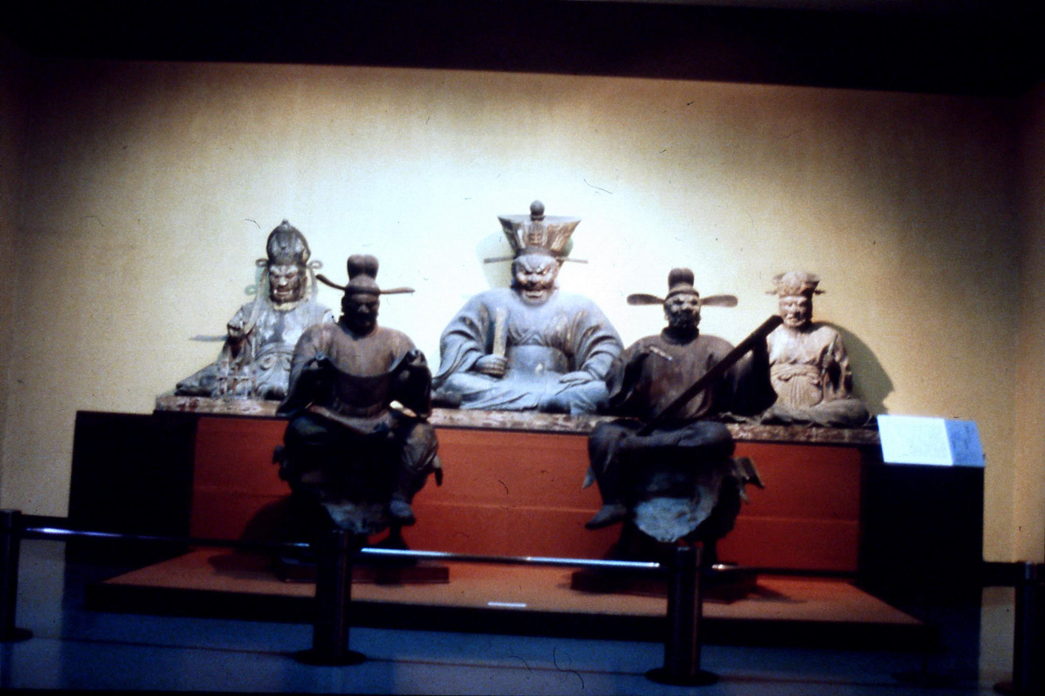 26/1/1989: 6: Kyoto 5 statues in museum