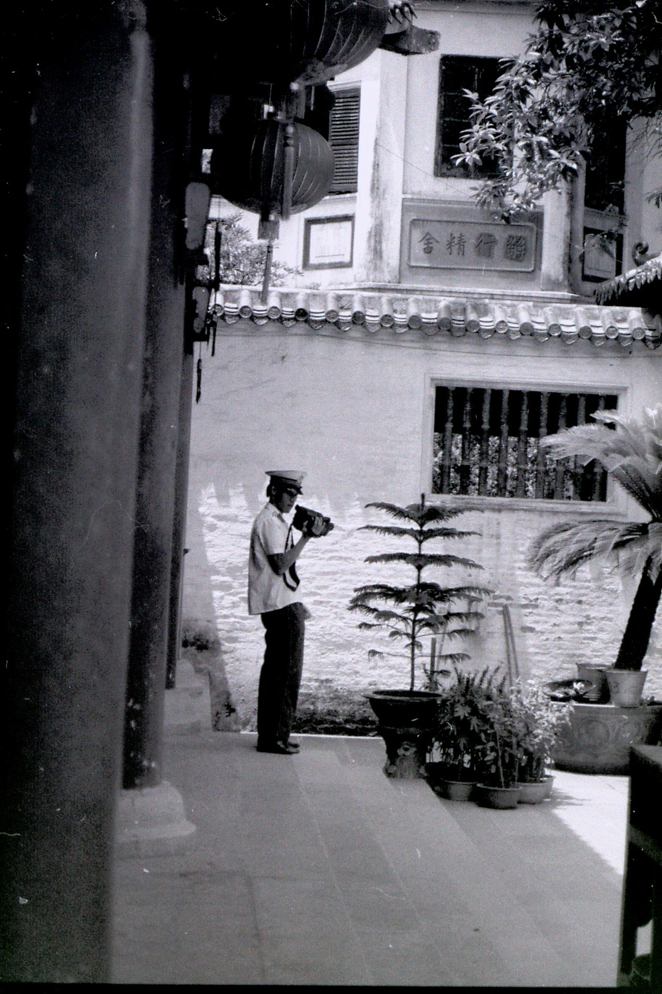 18/5/1989: 25: Guangzhou Six Banyan Temple PC and video