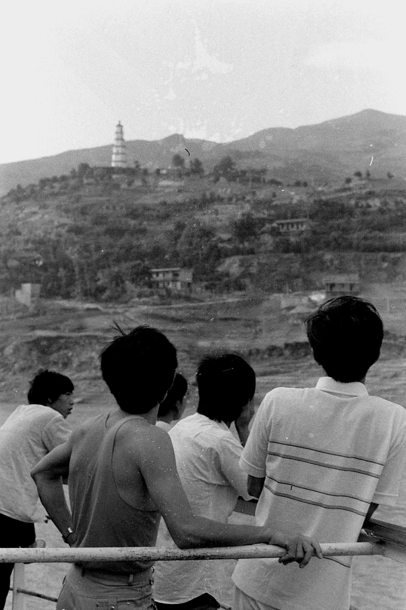 10/8/1989: 19: 1850hrs end of Qutang Gorge including pagoda on hill Fengjie