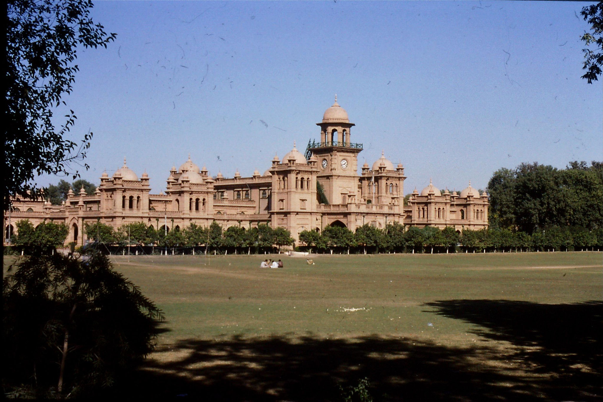 6/11/1989: 20: Islamia College