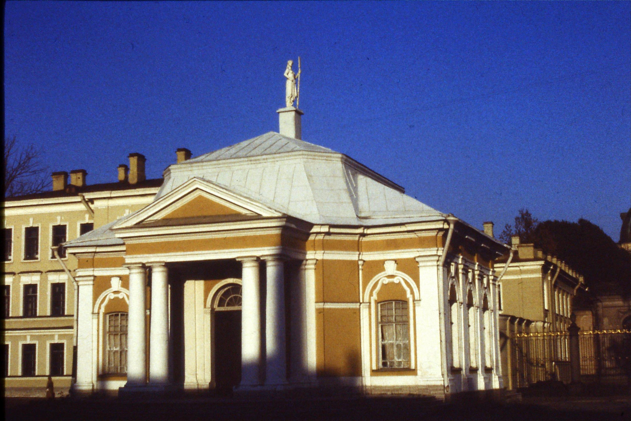 13/10/1988: 26:  Leningrad house next to 25