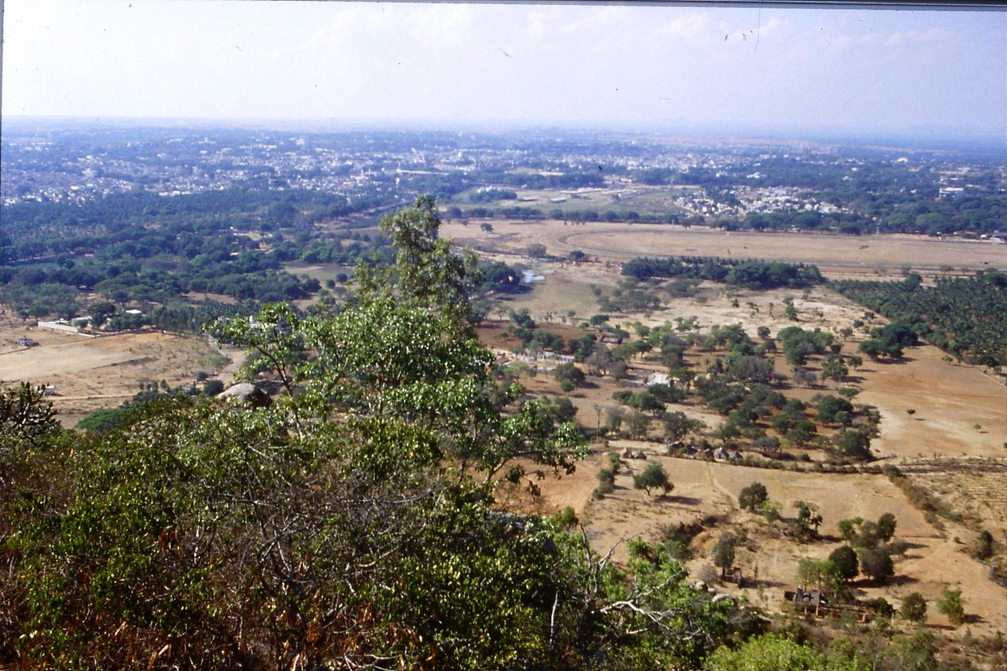 108/6: 12/3/1990 Mysore city centre from half way up hill