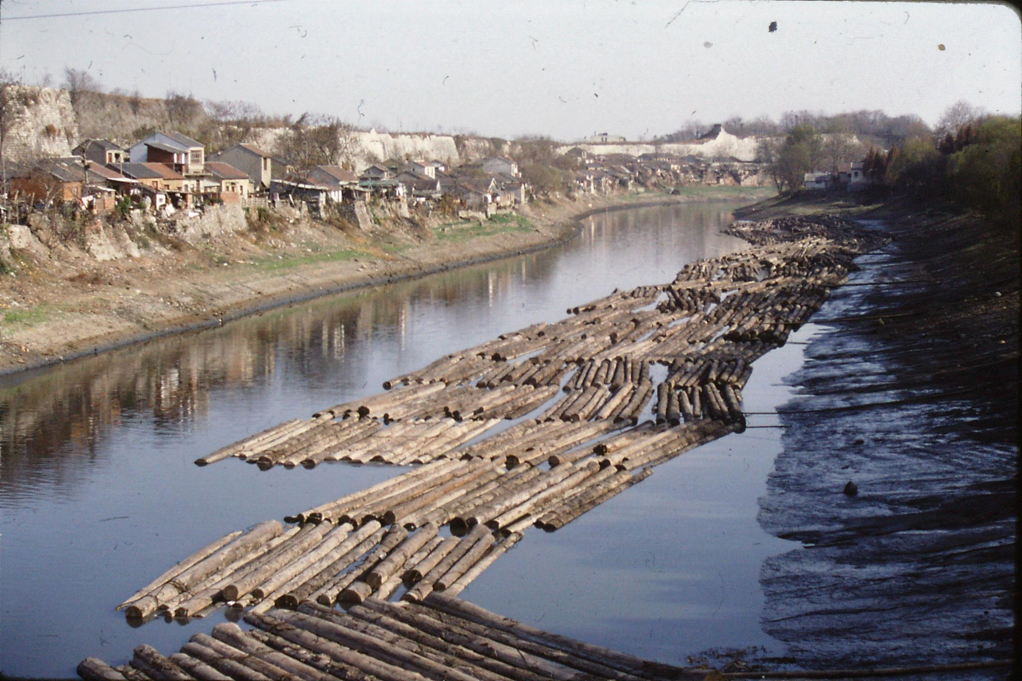 11/12/1988: 29: Nanjing logs in canal and city wall