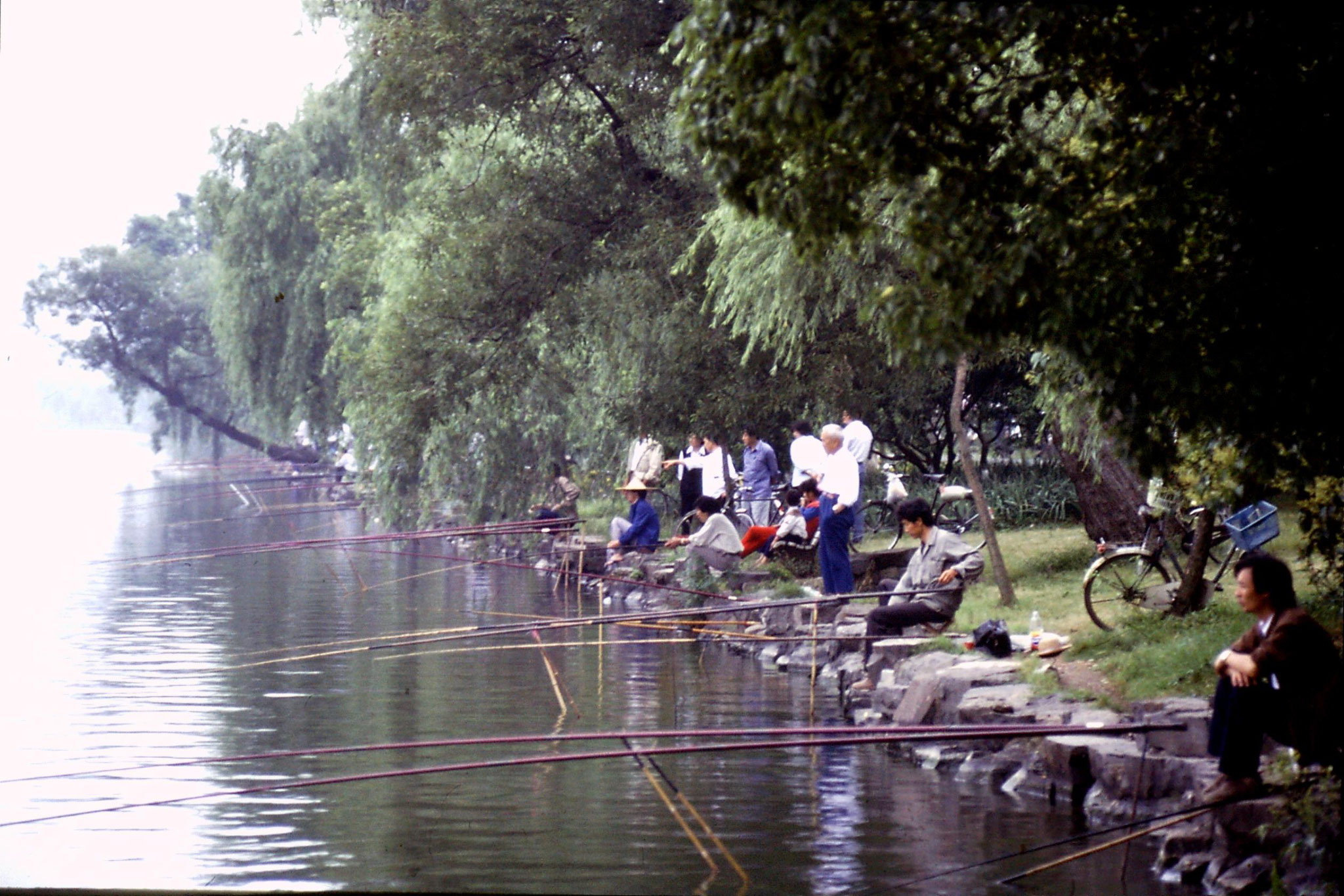 11/6/1989: 16: fishing off Su causeway