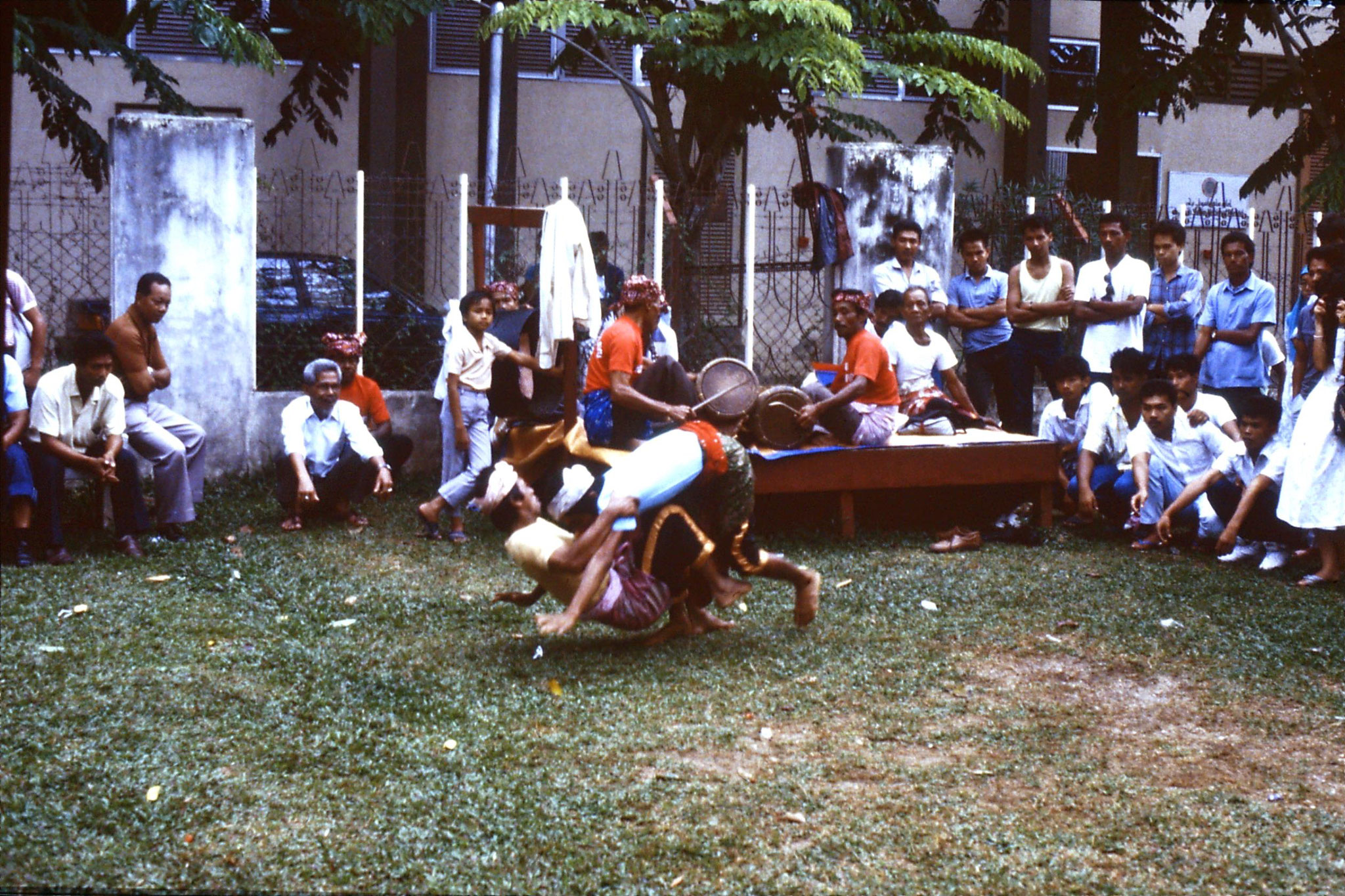 20/6/1990: 25: Kota Bharu cultural show - 'silat' fighting dance