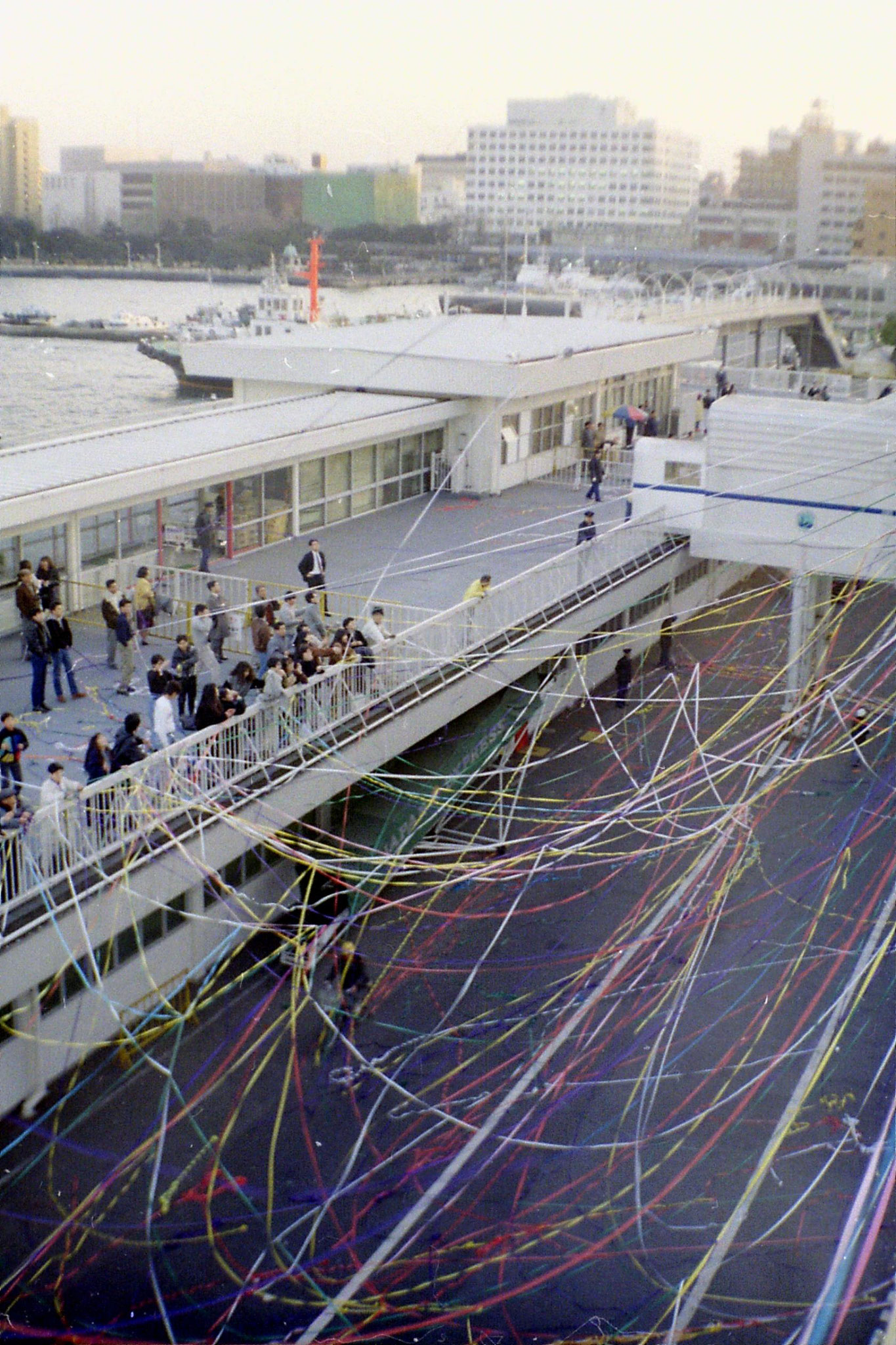 6/2/1989: 8: Yokohama quayside at New Year