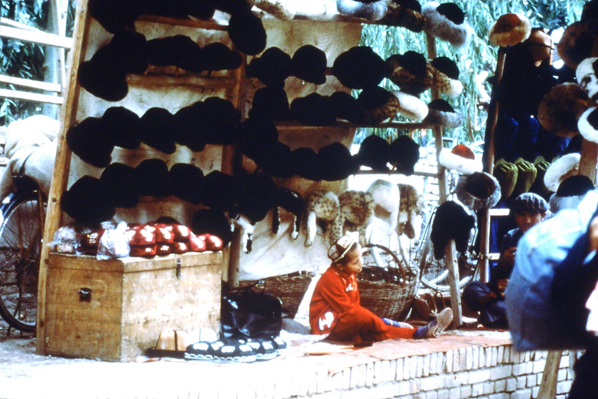 10/9/1989:22: Kashgar Sunday market