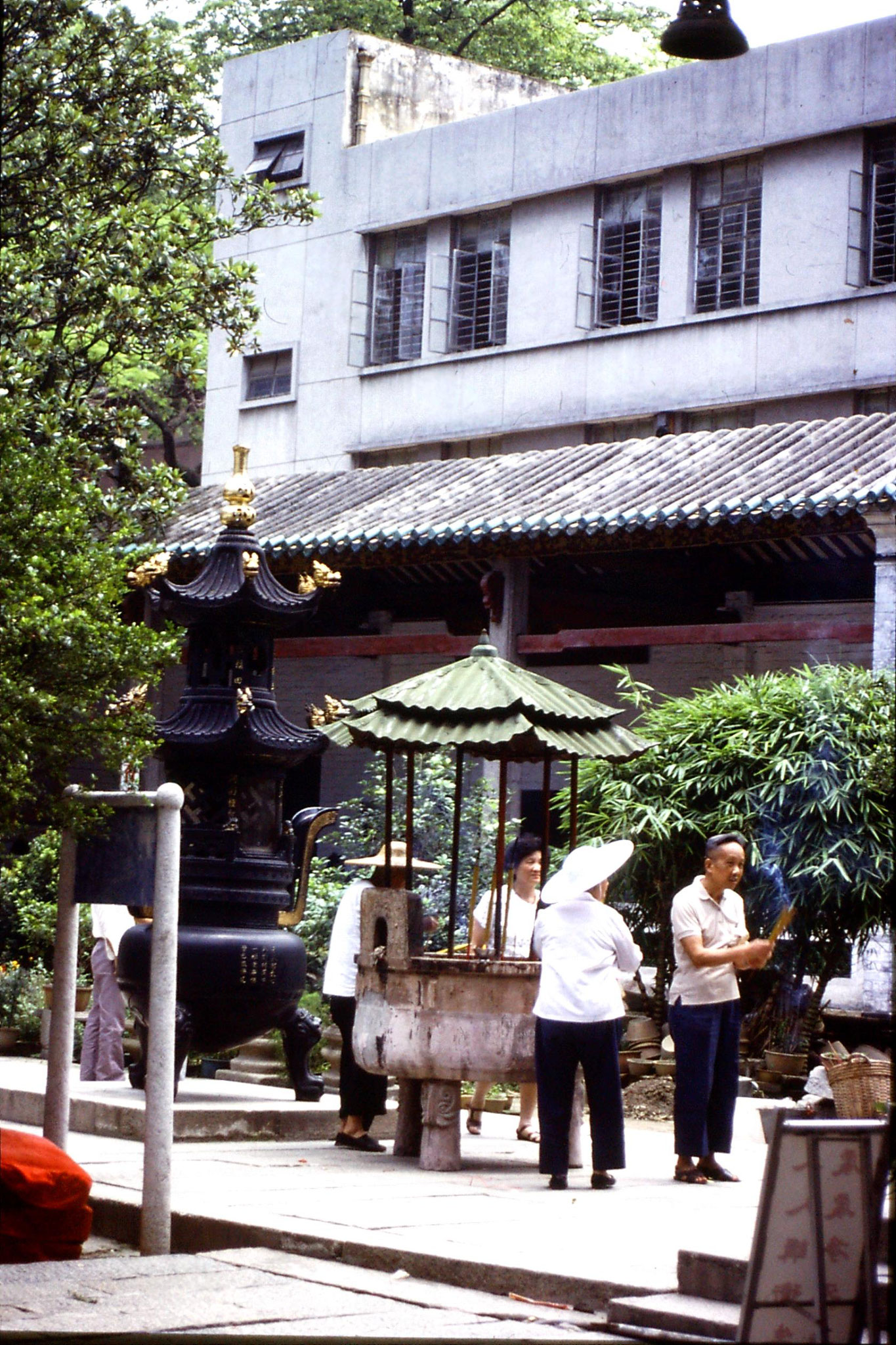 18/5/1989: 33: Guangzhou Six Banyan Temple