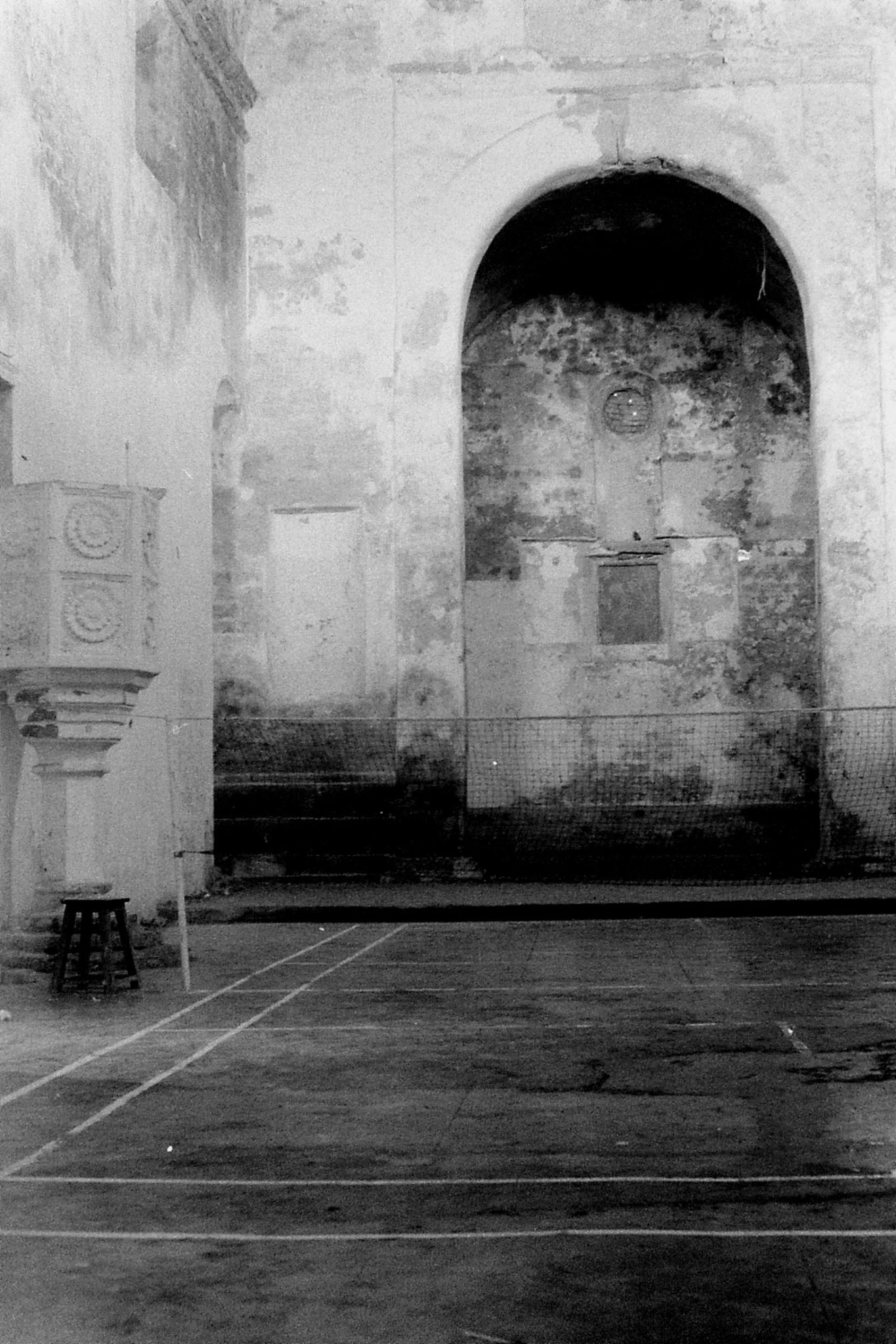 16/12/89: 13: Diu:  church interior as badminton court