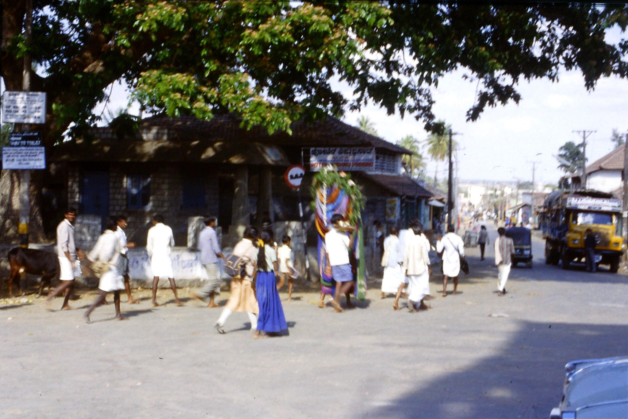 108/18: 13/3/1990 Belor - musical group and procession