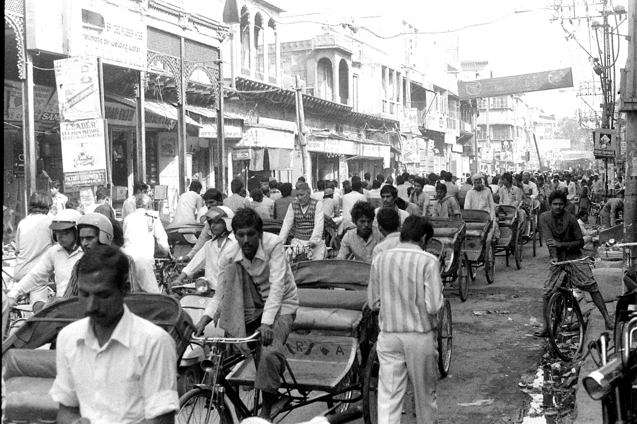 20/11/1989: 10: New Delhi rickshaw jam