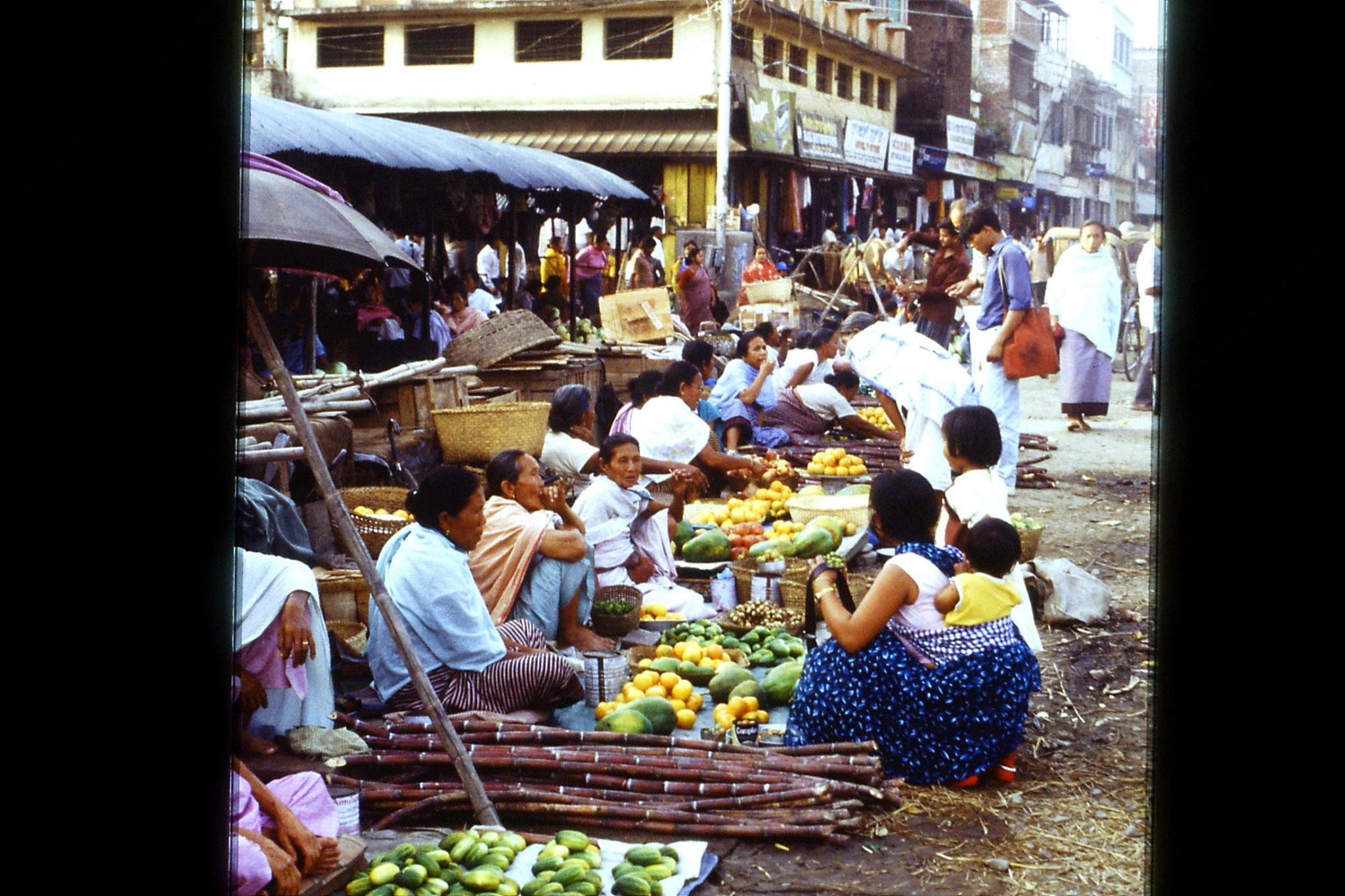 113/26:  17/4 Imphal women's market