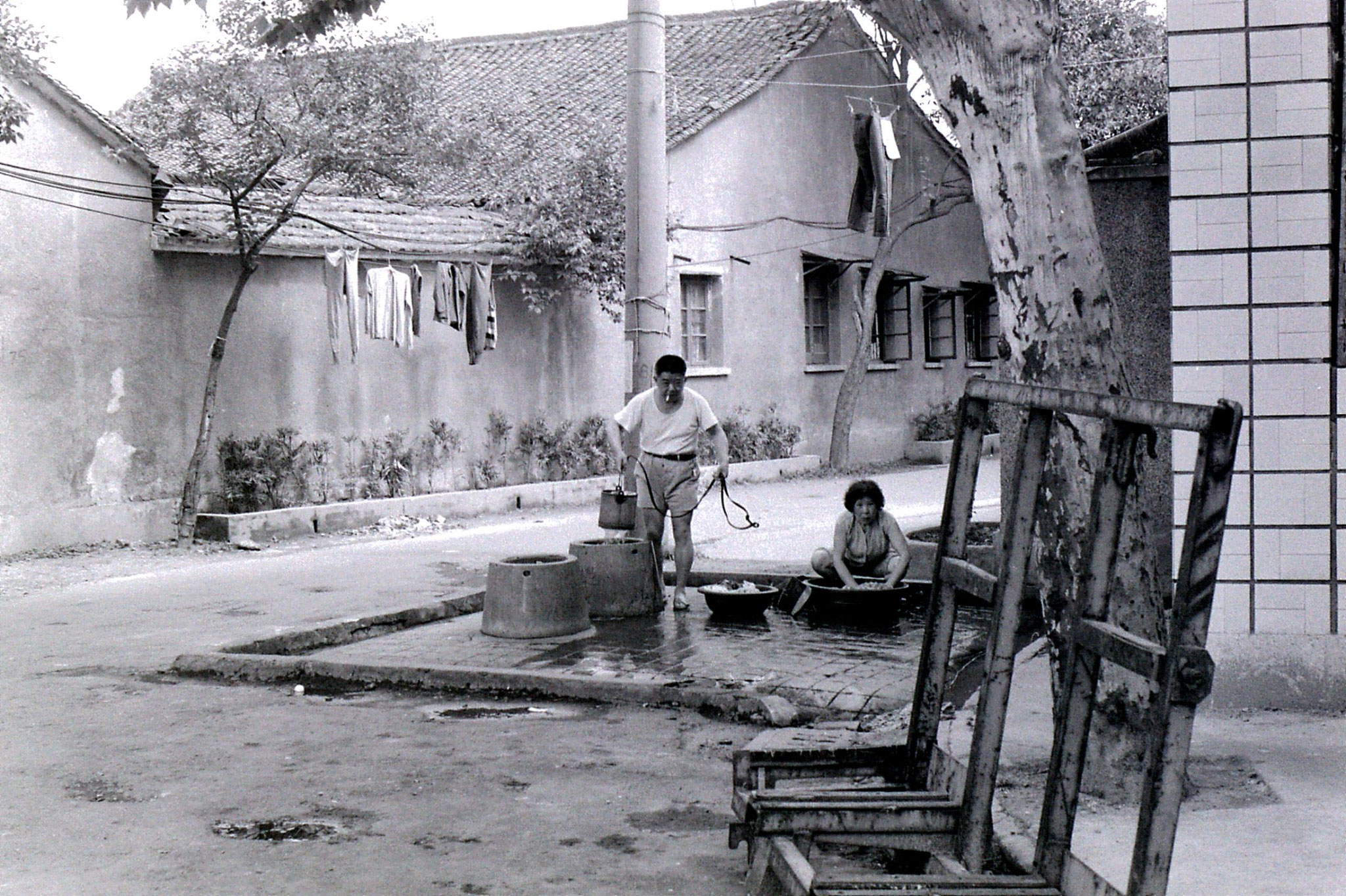 6/6/1989: 29: washing in street