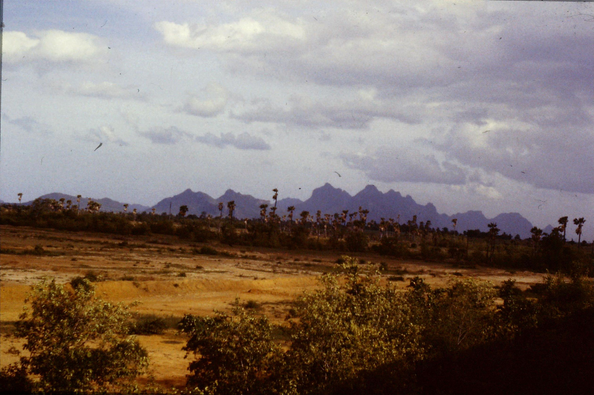 18/6/1990: 15: train to Kota Bharu, hills and palms after Huattin 5.40pm