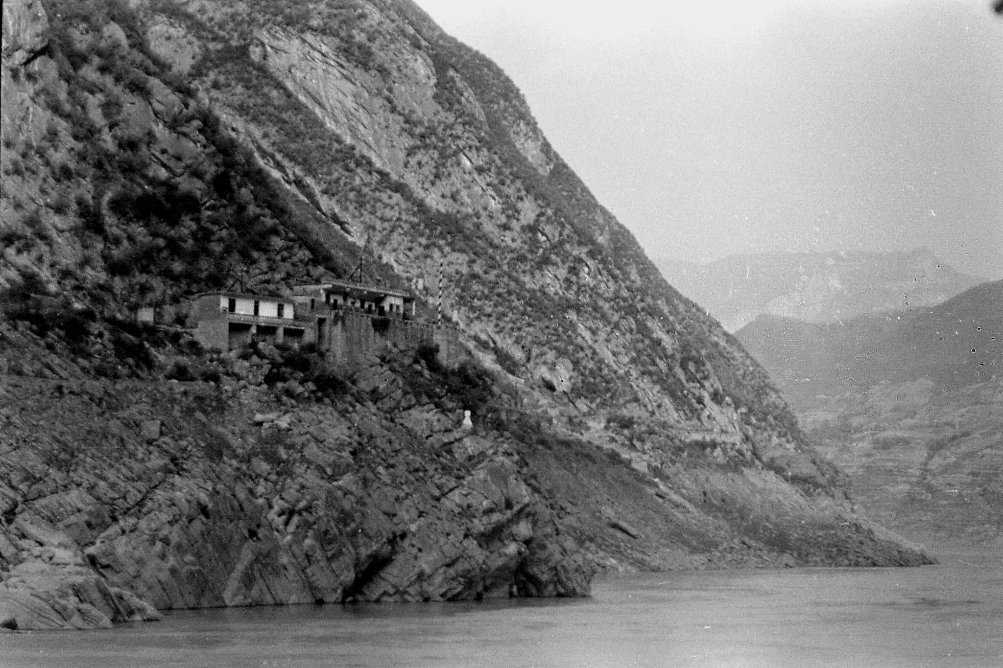 10/8/1989: 14: 1825hrs Qutang Gorge signal station