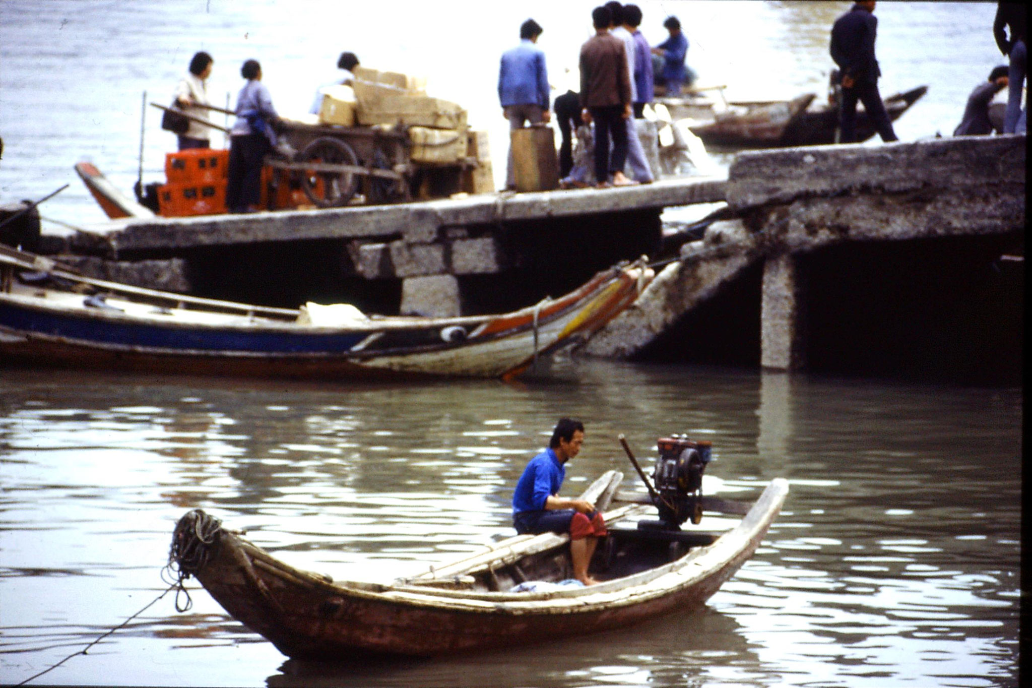 30/3/1989: 16: small boats at Gulanggu