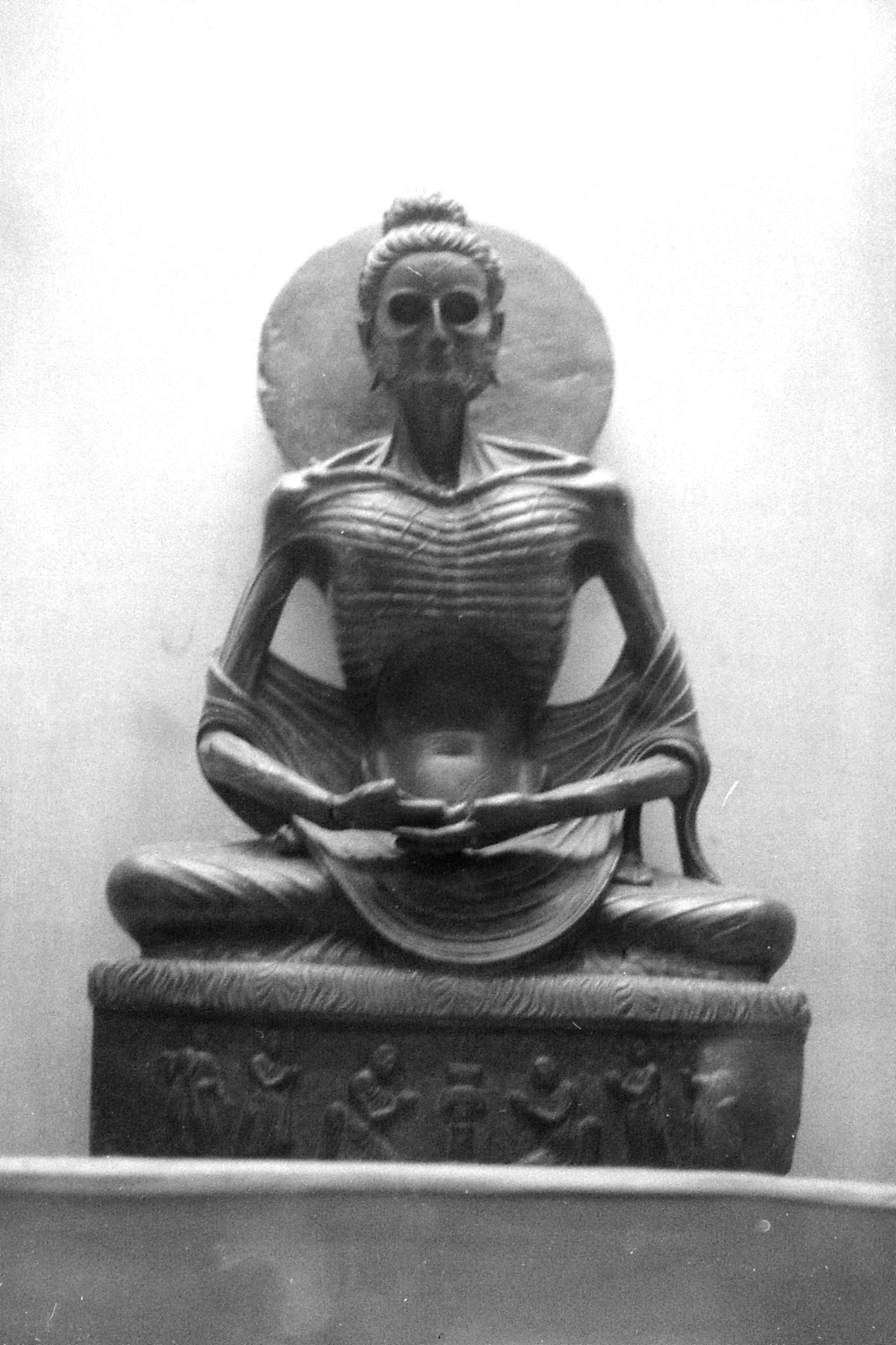 10/11/1989: 37: Lahore museum: fasting Siddhartha