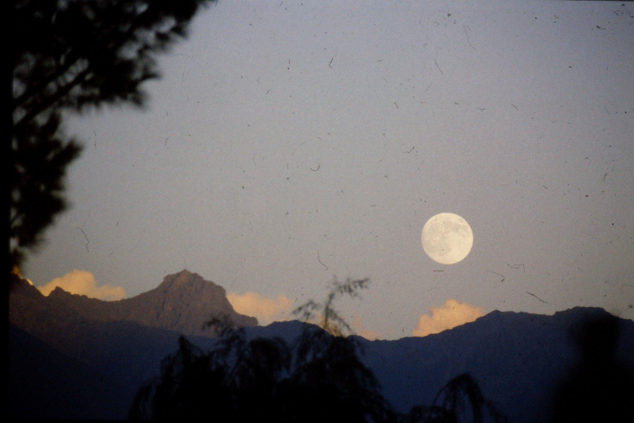 14/9/1989: 0: moon over Gilgit