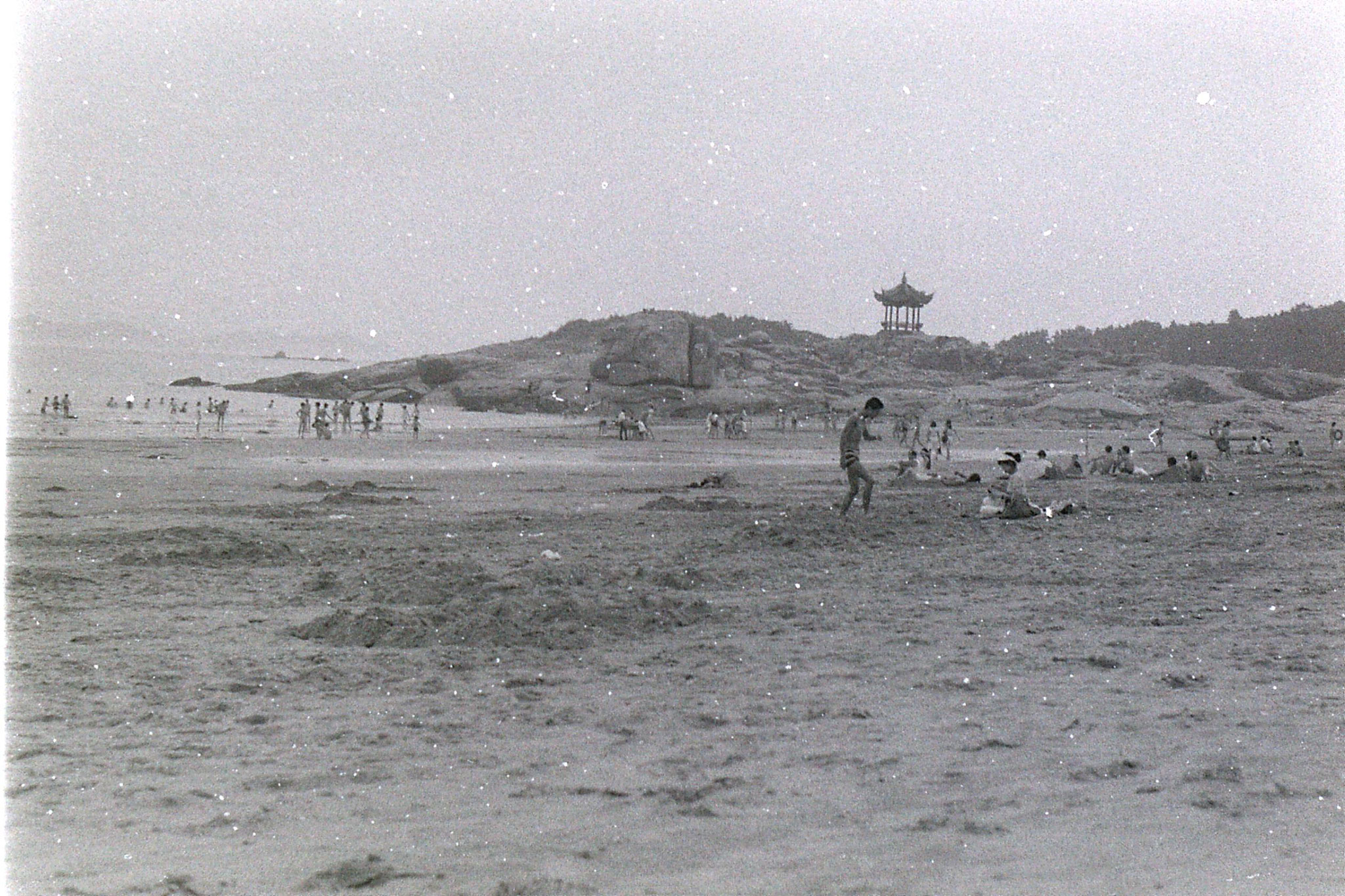 24/7/1989: 9: Putuo 100 pace beach