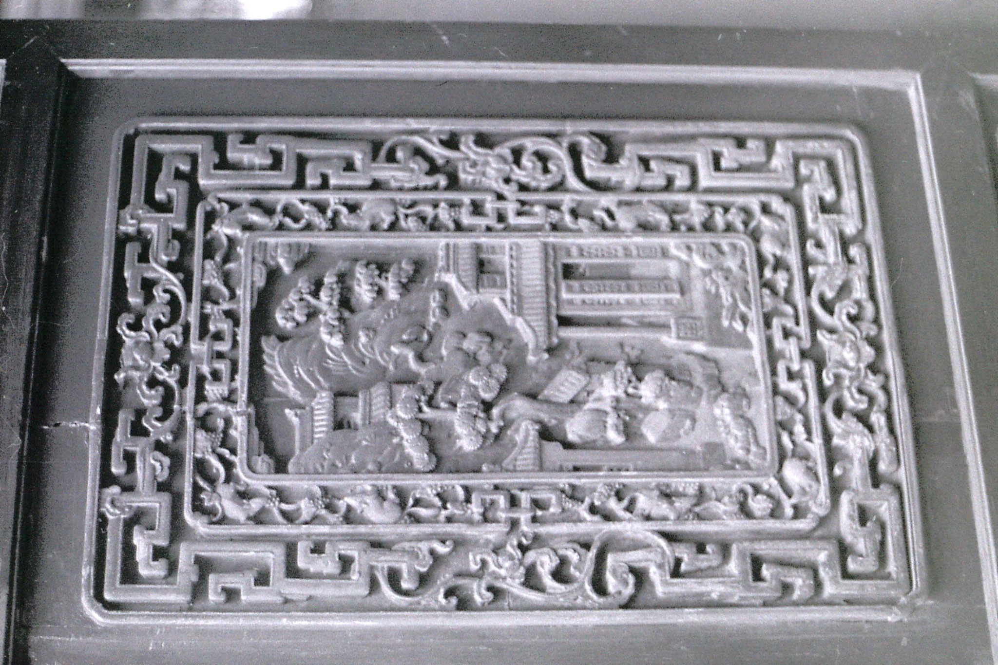 21/3/1989: 16: Suzhou Wangshi Gardens door panel