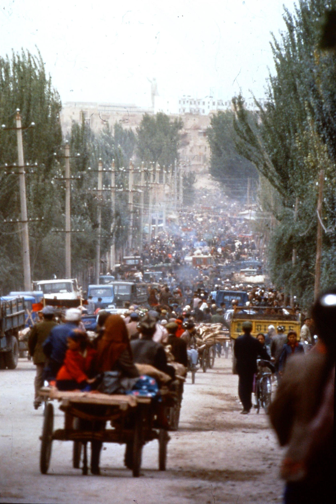 10/9/1989:10: Kashgar Sunday market