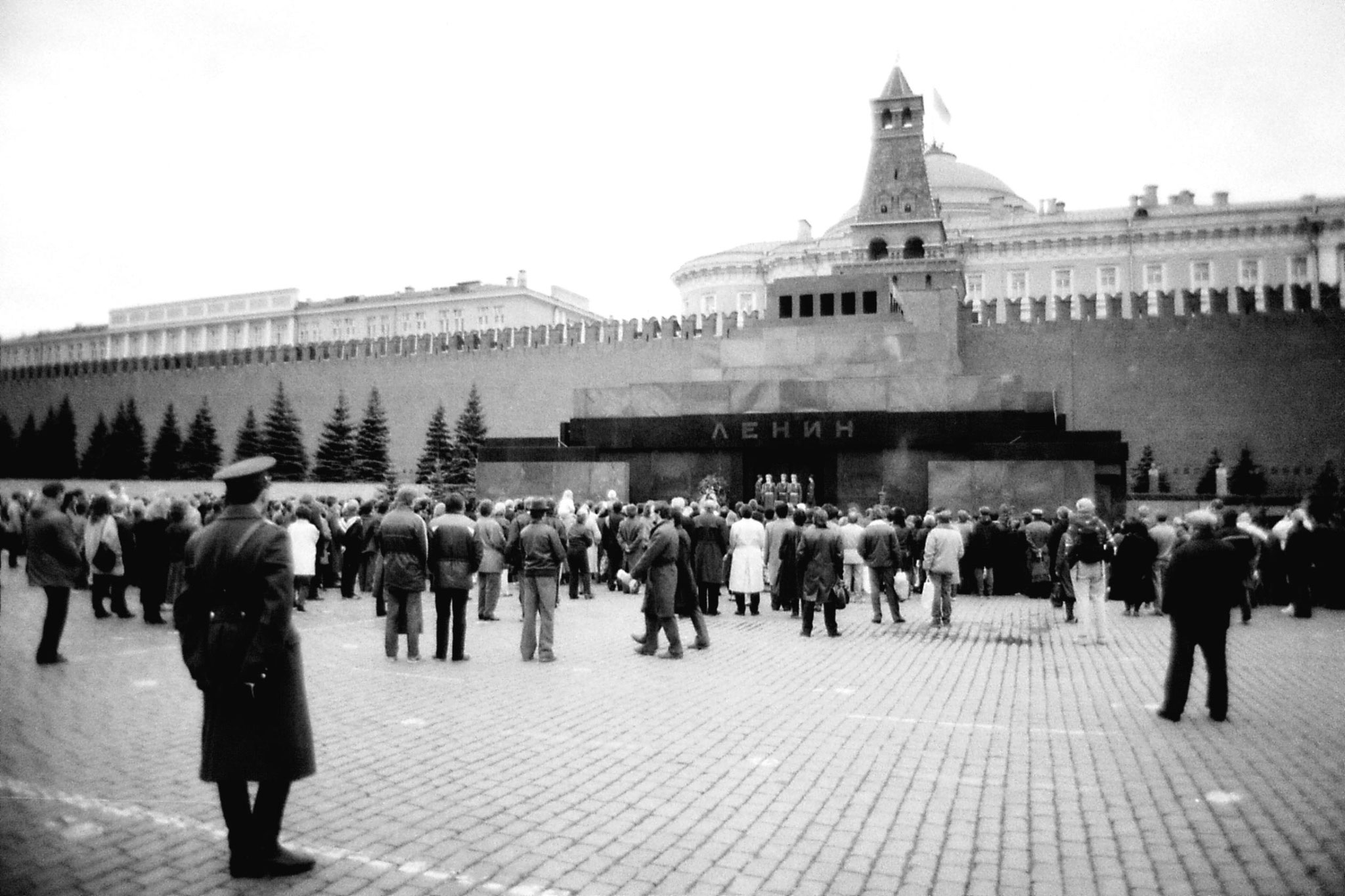 17/10/1988: 1: Lenin tomb - 3pm changing guard