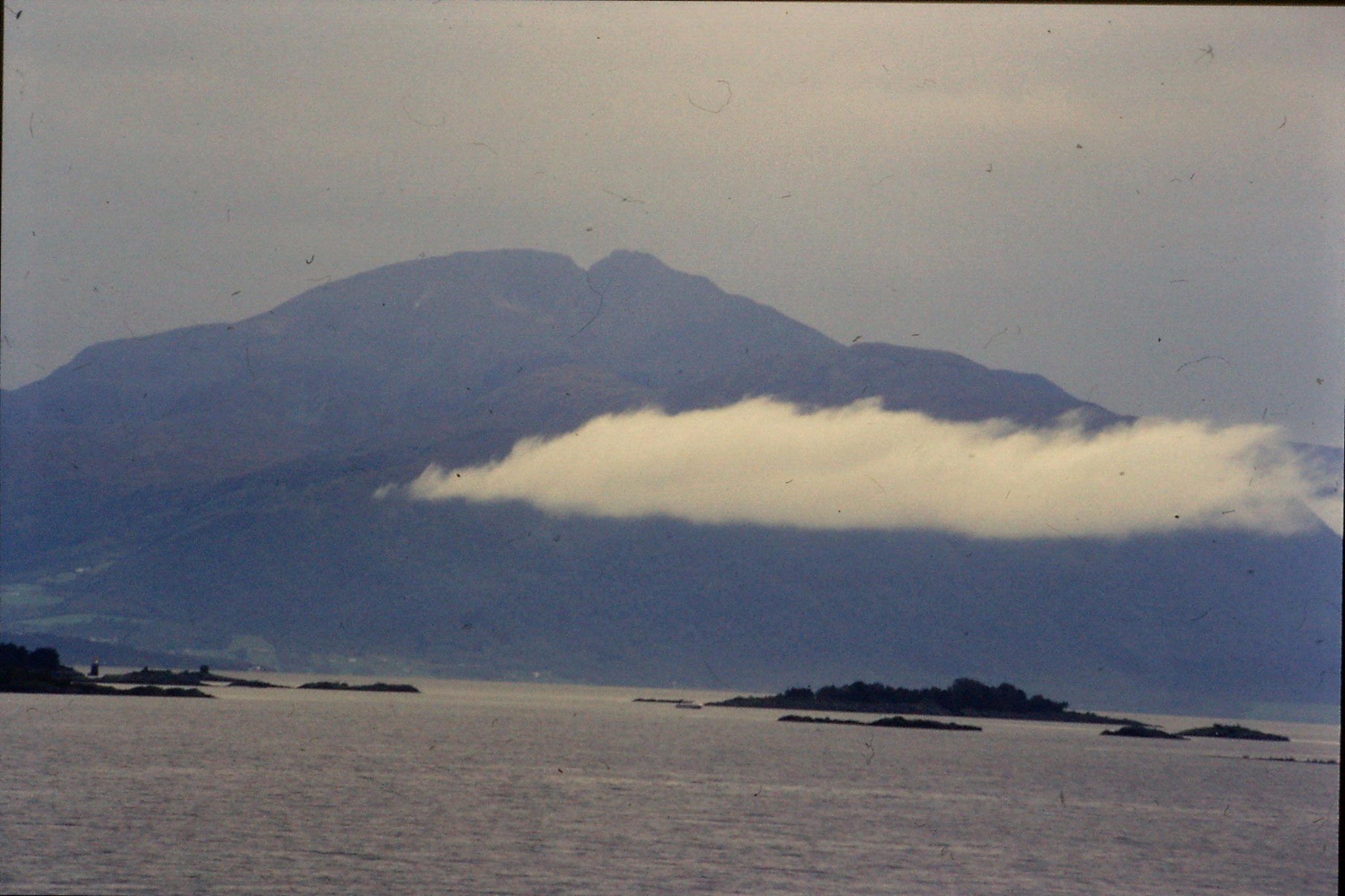 22/9/1988: 17: scenery Molde harbour