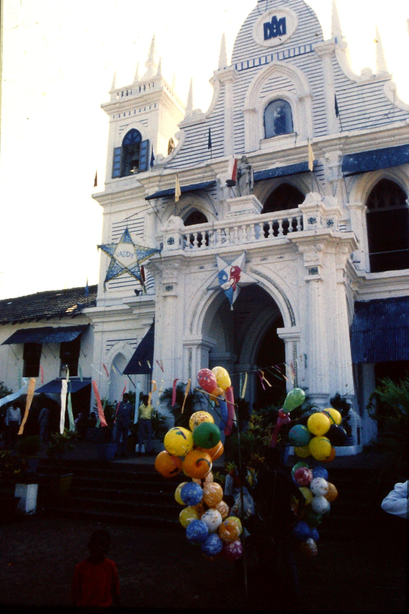 31/12/1989: 7: Siolim church and 10.30 mass