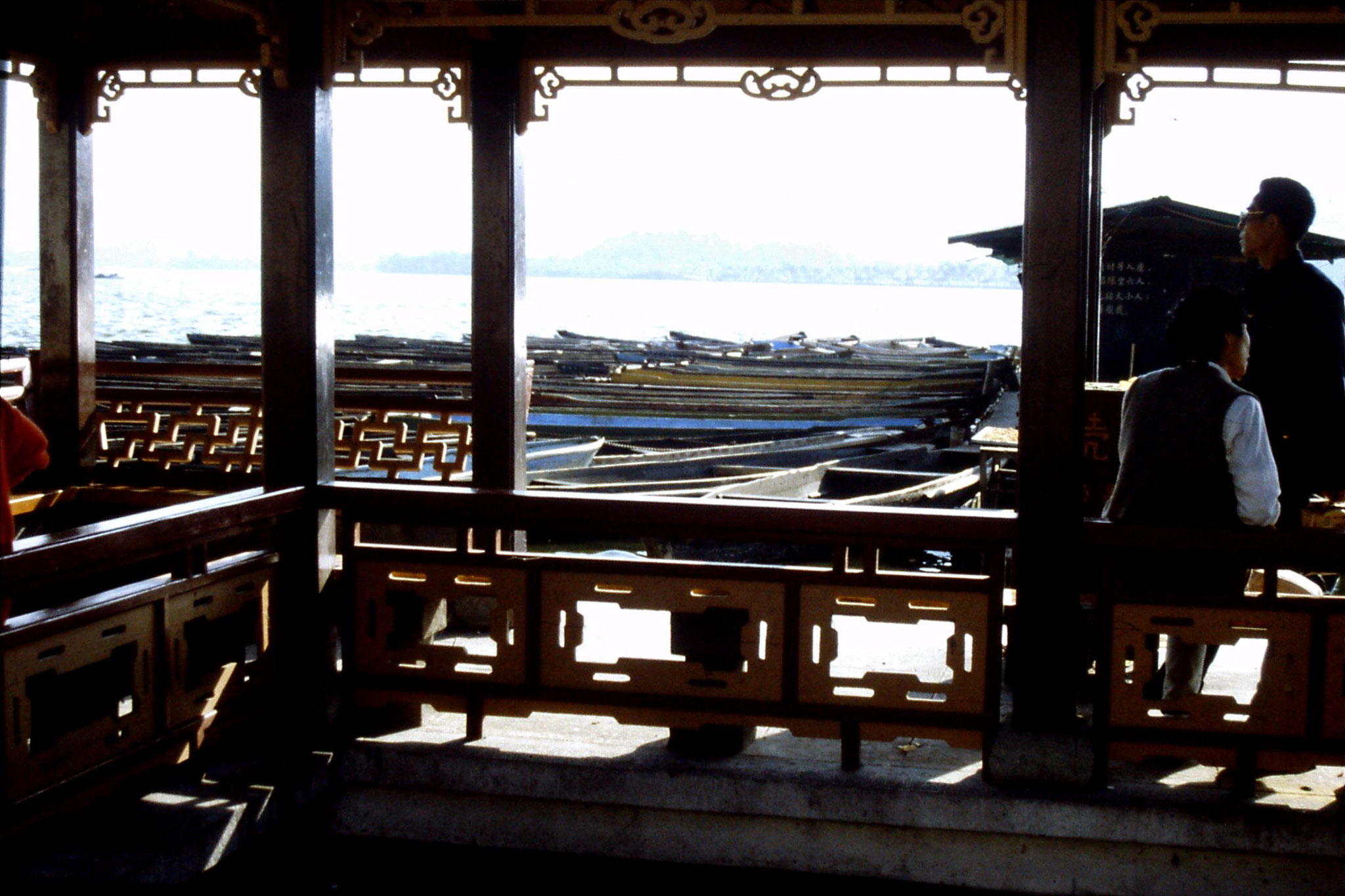 25/5/1989: 23: Hangzhou West Lake through pavilion