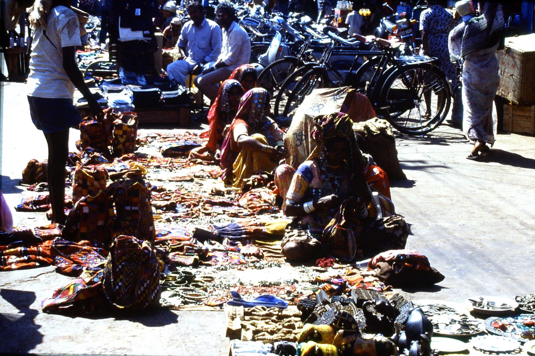 6/1/1990: 1: Mapusa market, traders from Rajasthan