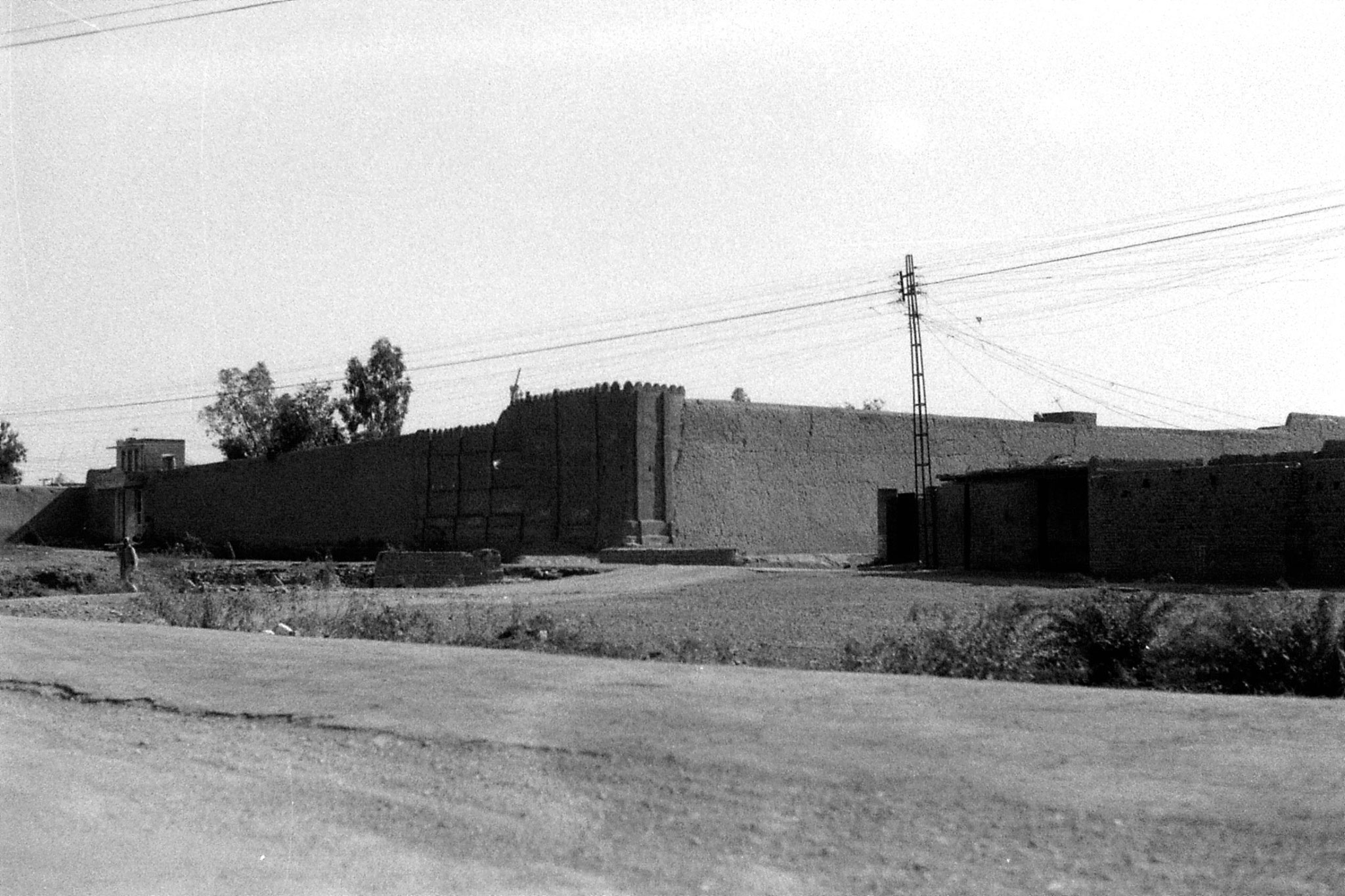 6/11/1989: 30: fortress near Peshawar