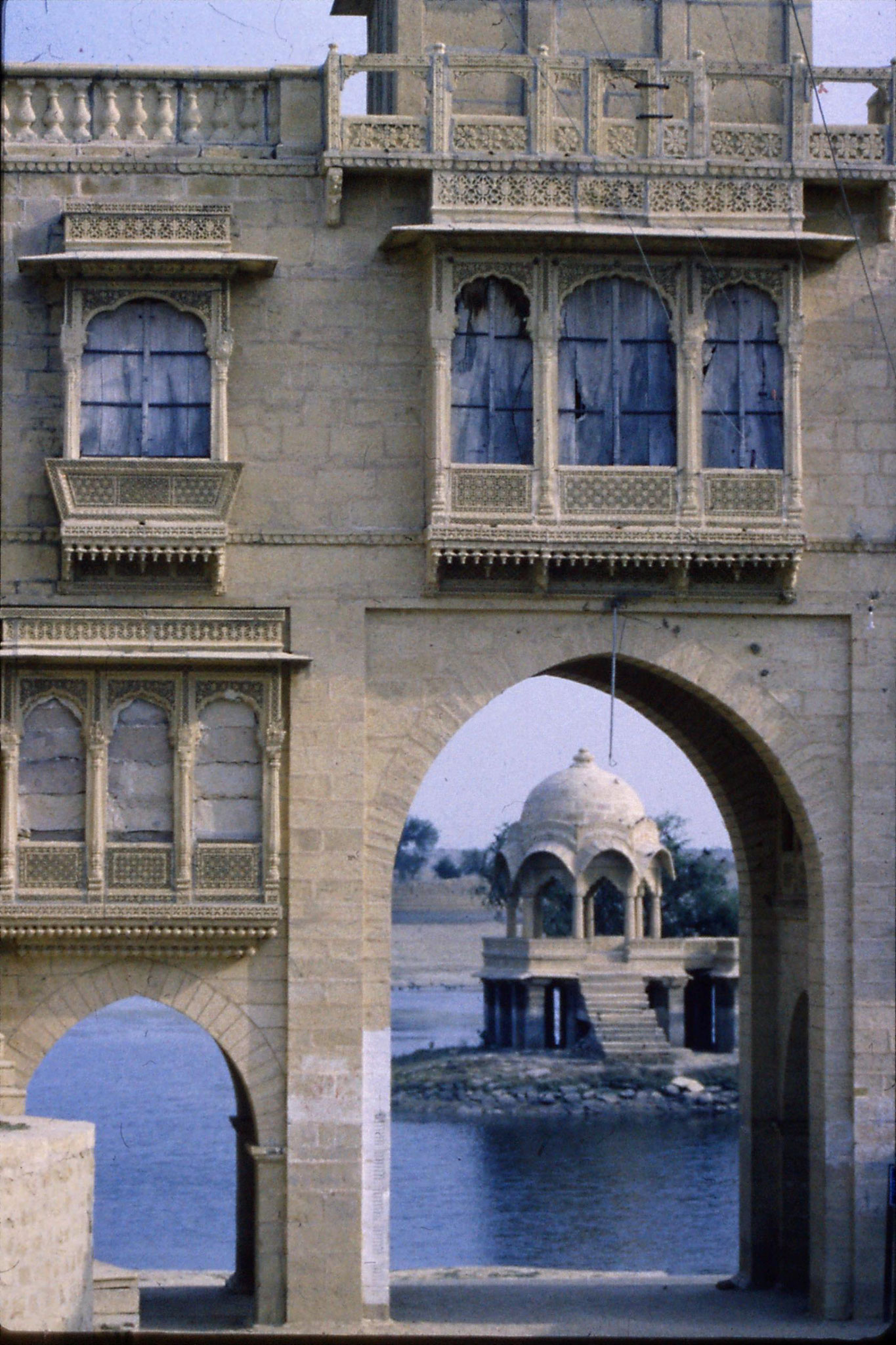 1/12/1989: 27: Jaisalmer Ghadisar Tank