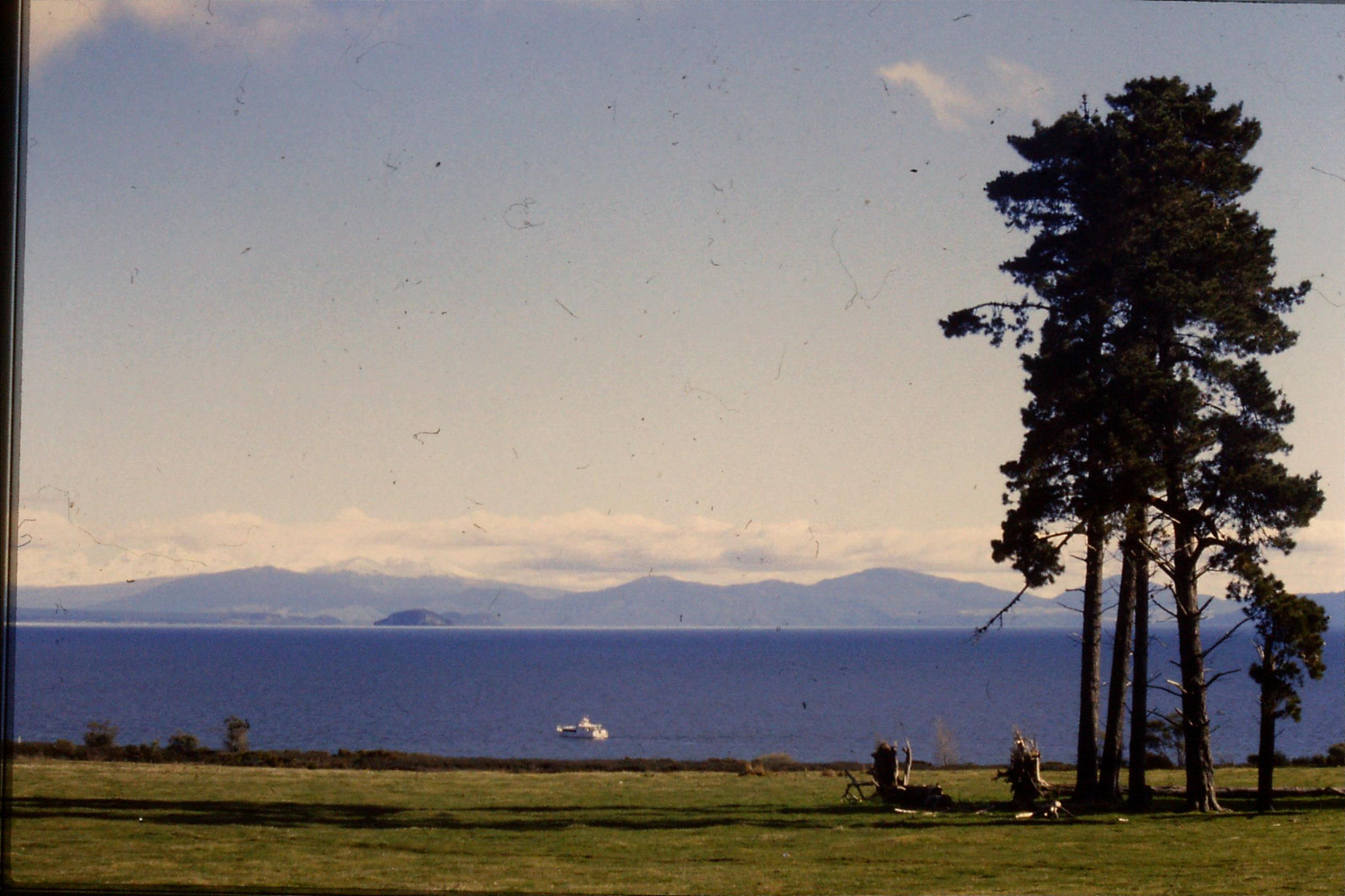 30/8/1990: 16: lake Taupo from Taupo