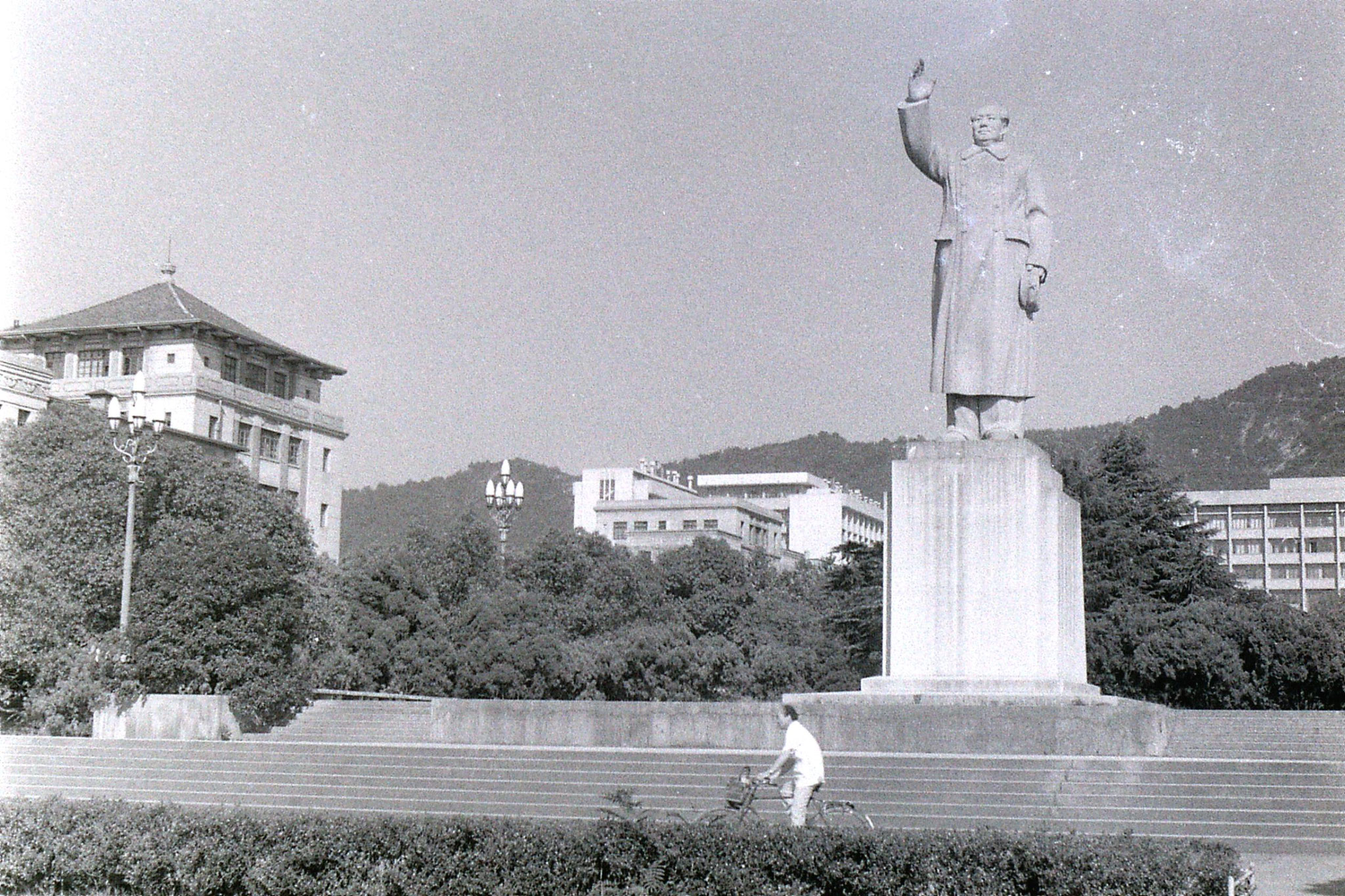 19/7/1989: 1: Hangzhou Mao statue