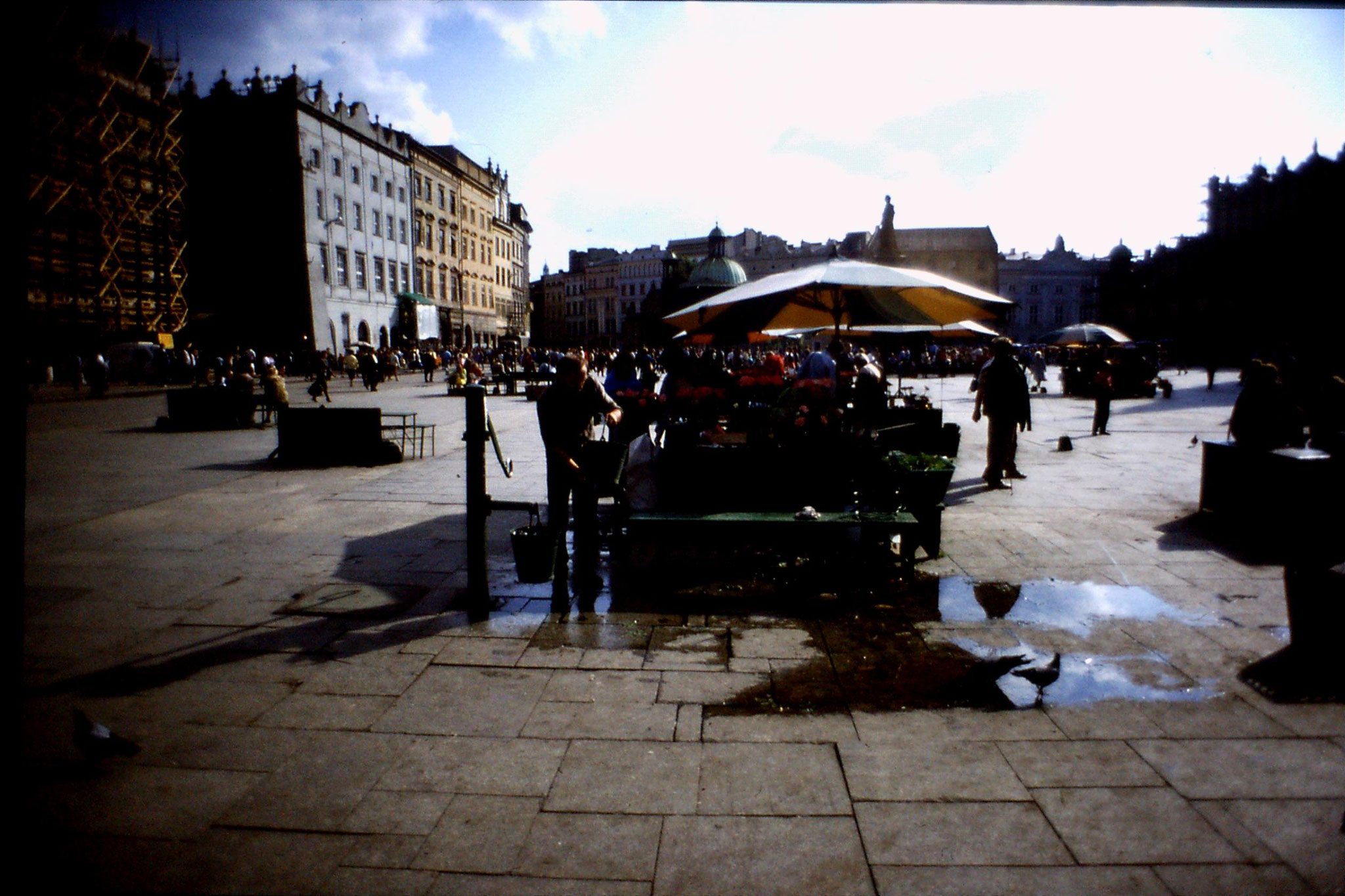 24/8/1988: 7: Krakow, water pump in square