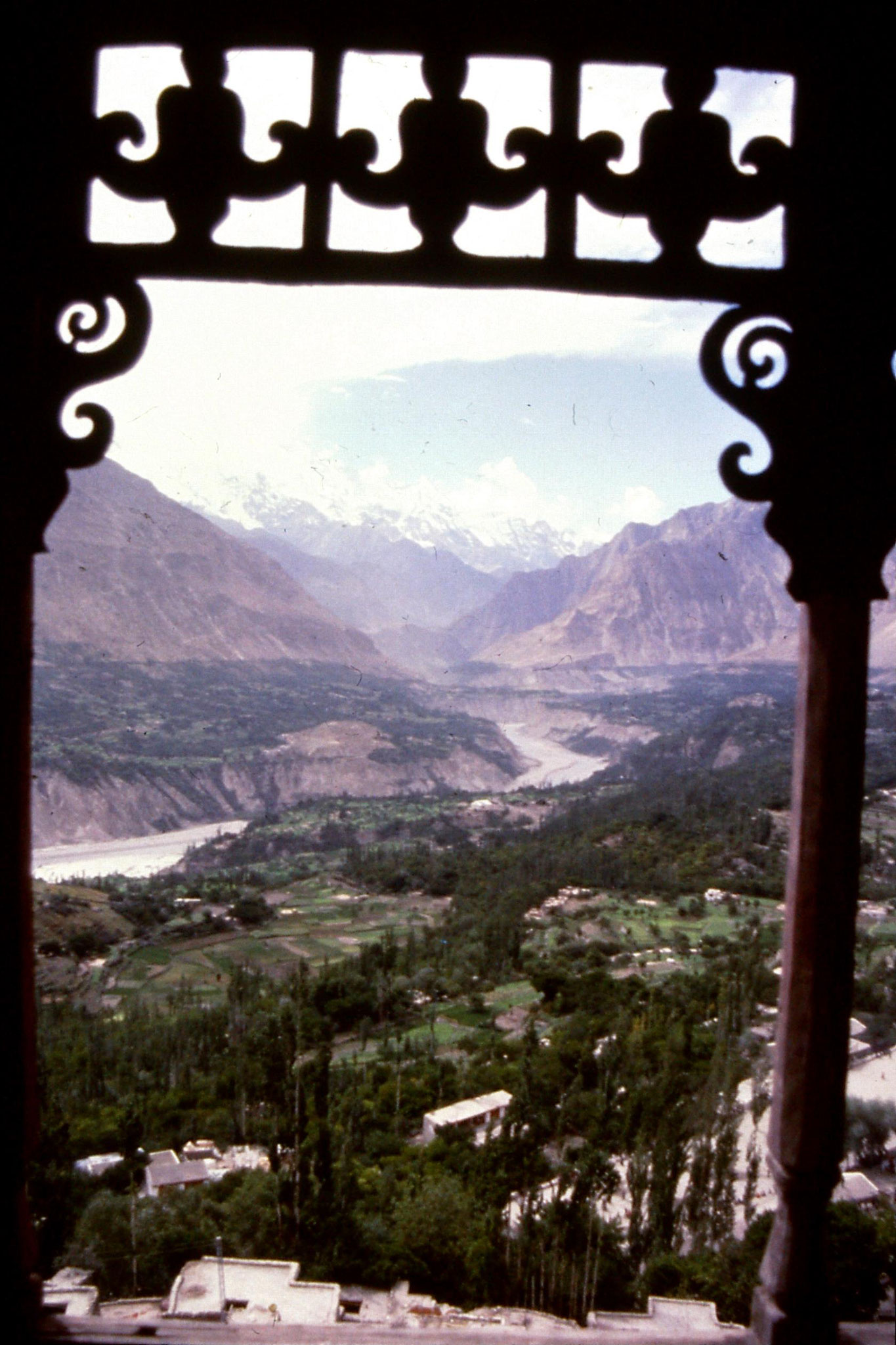 13/9/1989: 16: Karimabad view from Fort