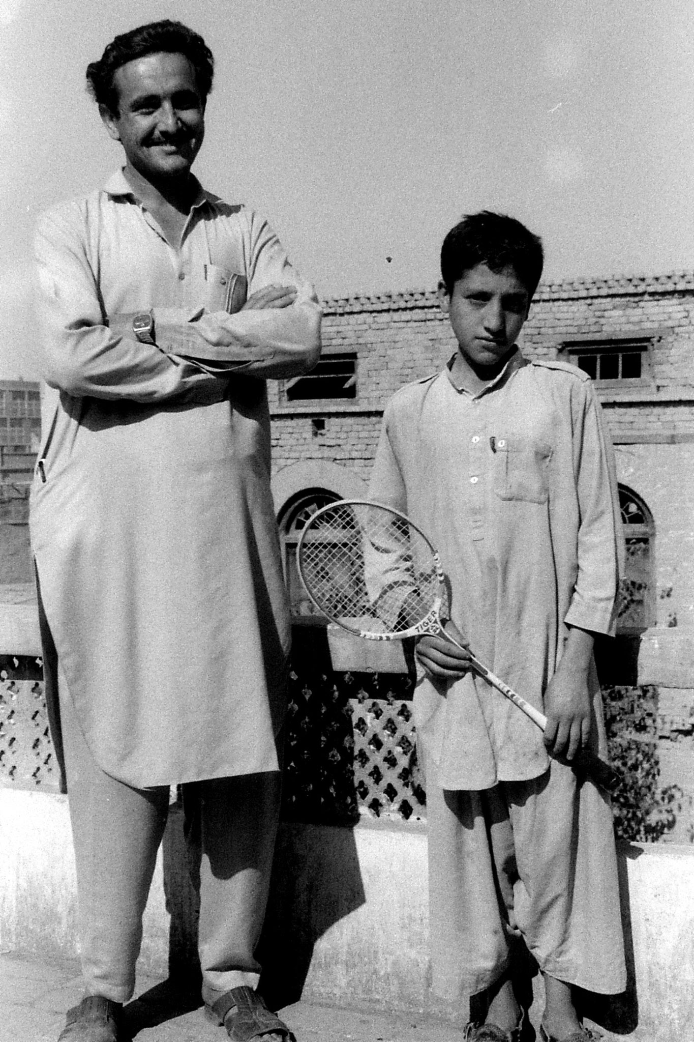 5/11/1989: 20: Peshawar, man and boy at quit factory