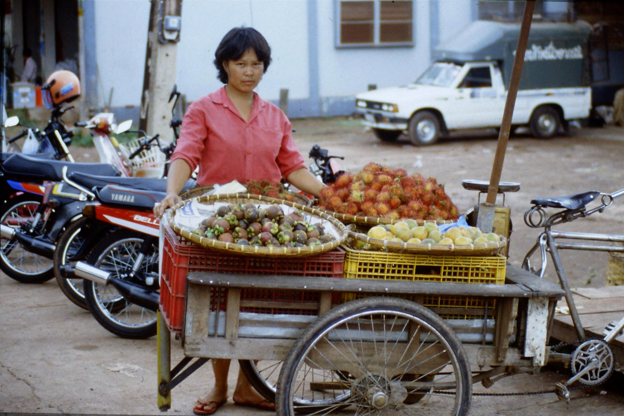 30/5/1990: 32: Nong Khai market