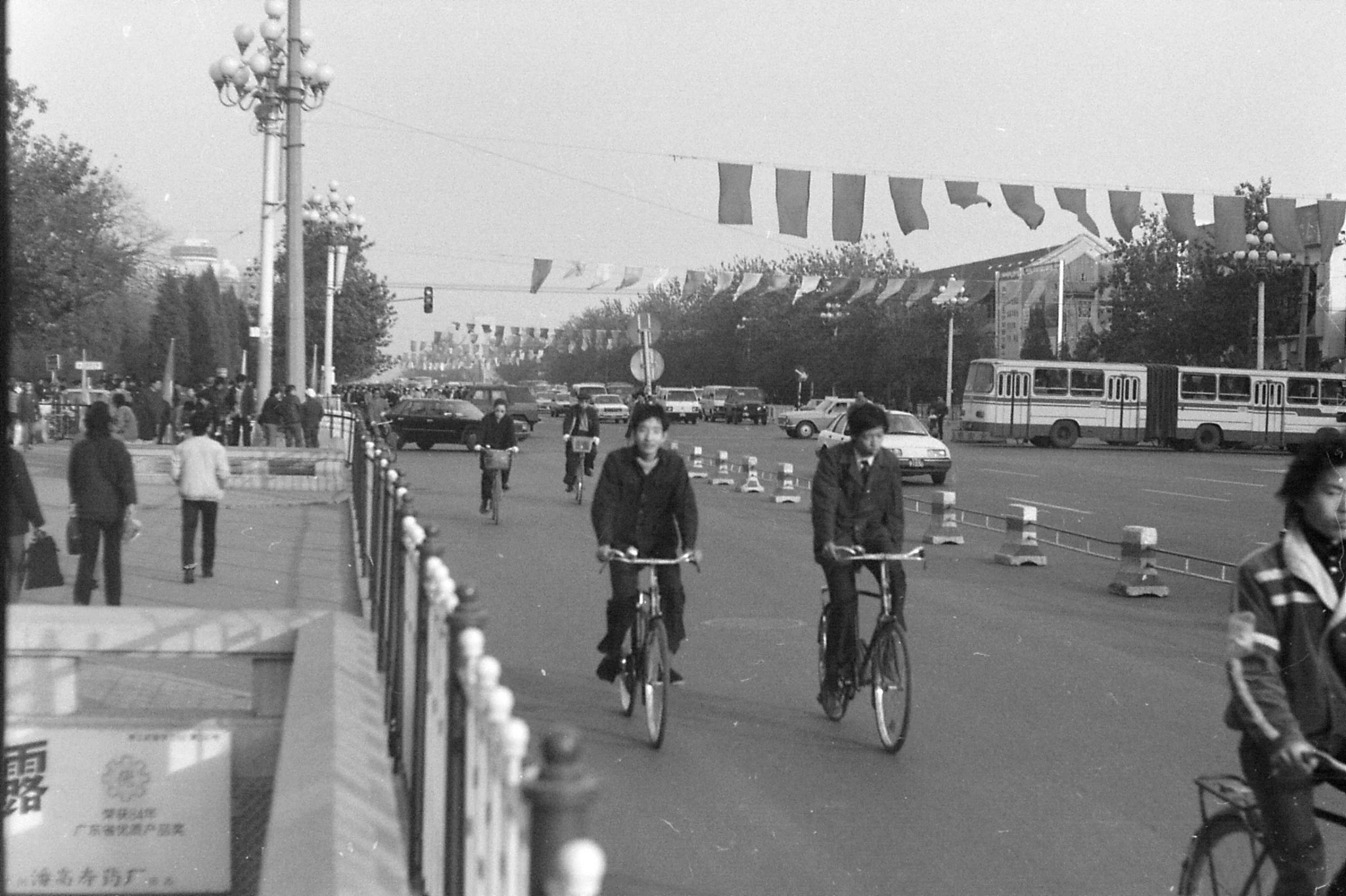 14/11/1988: 19:  Tiananmen Square