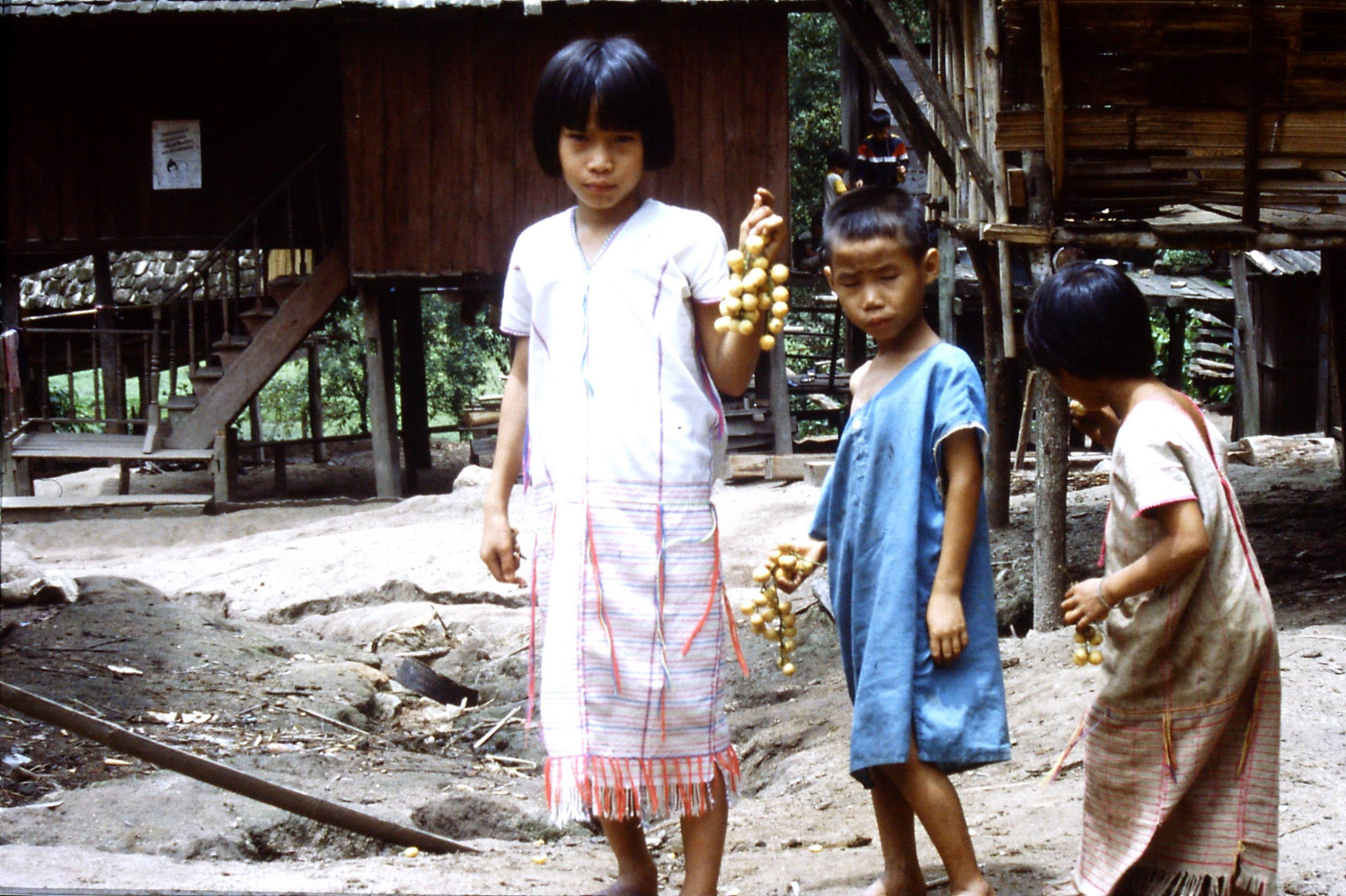 12/6/1990: 9: Trek - Mae Mi village (Karen)