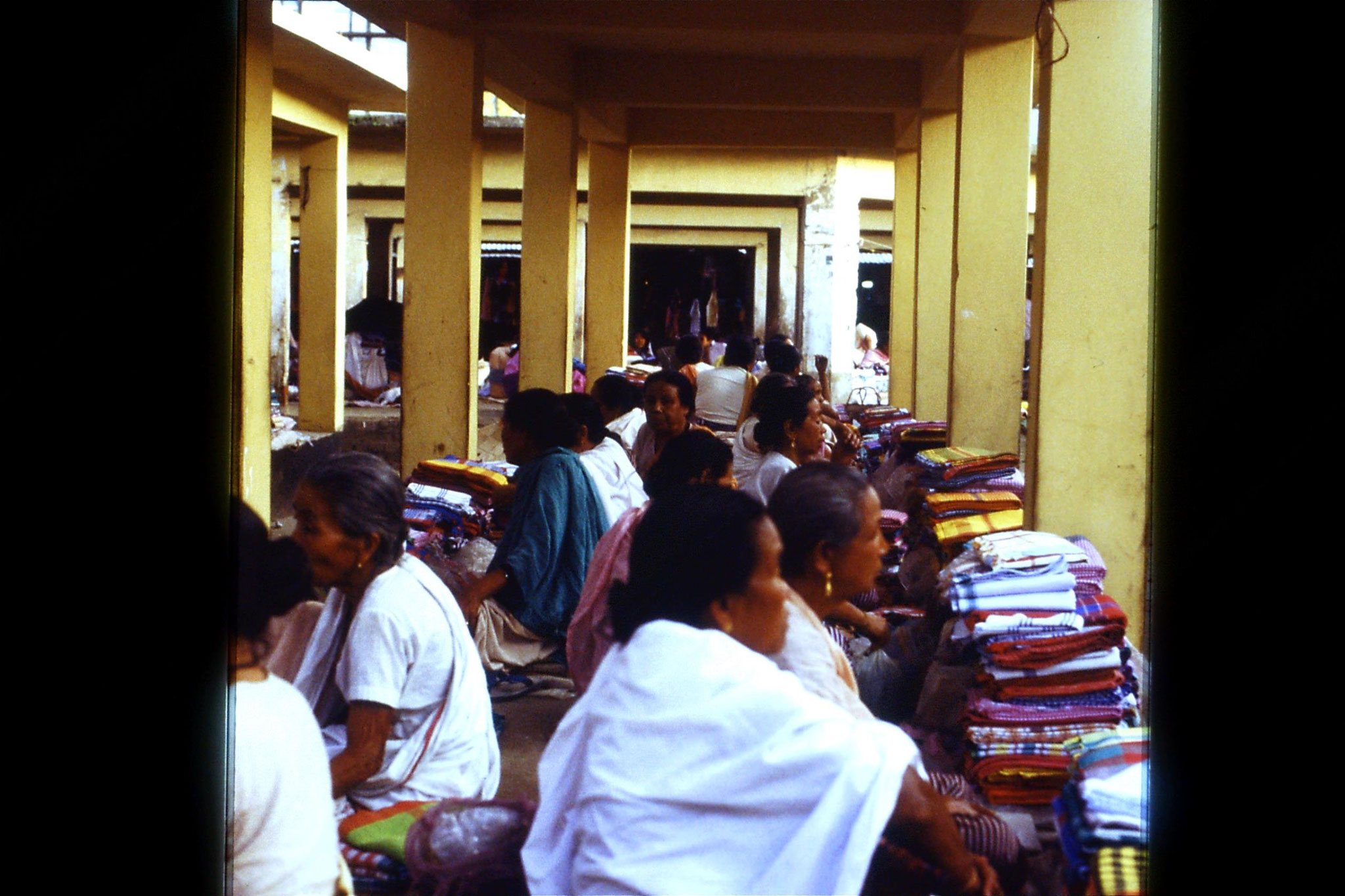 113/28: 17/4 Imphal women's market