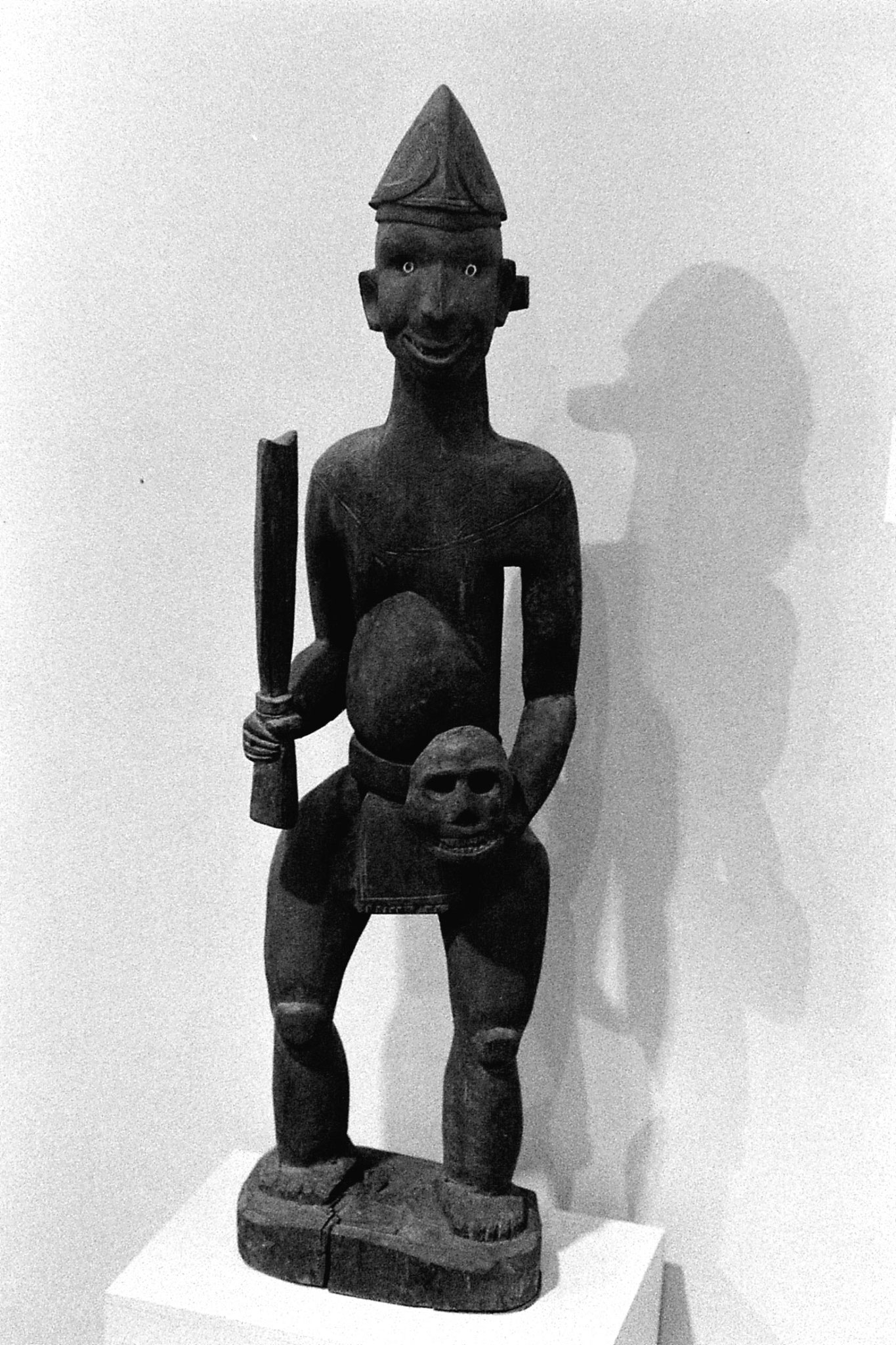 26/11/1989: 32: National Museum, Naga head hunter