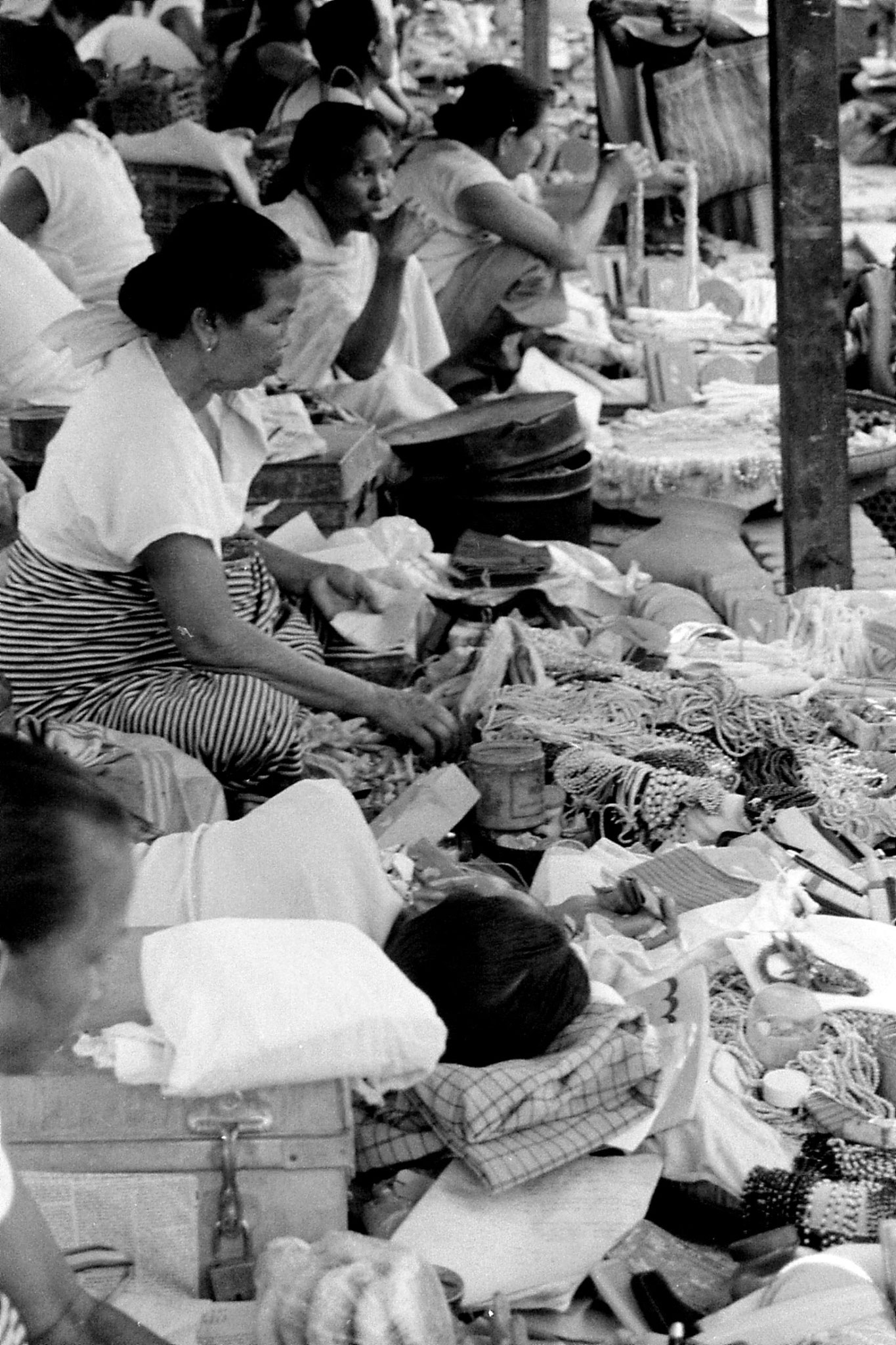 17/4/1990: 10: Imphal women's market