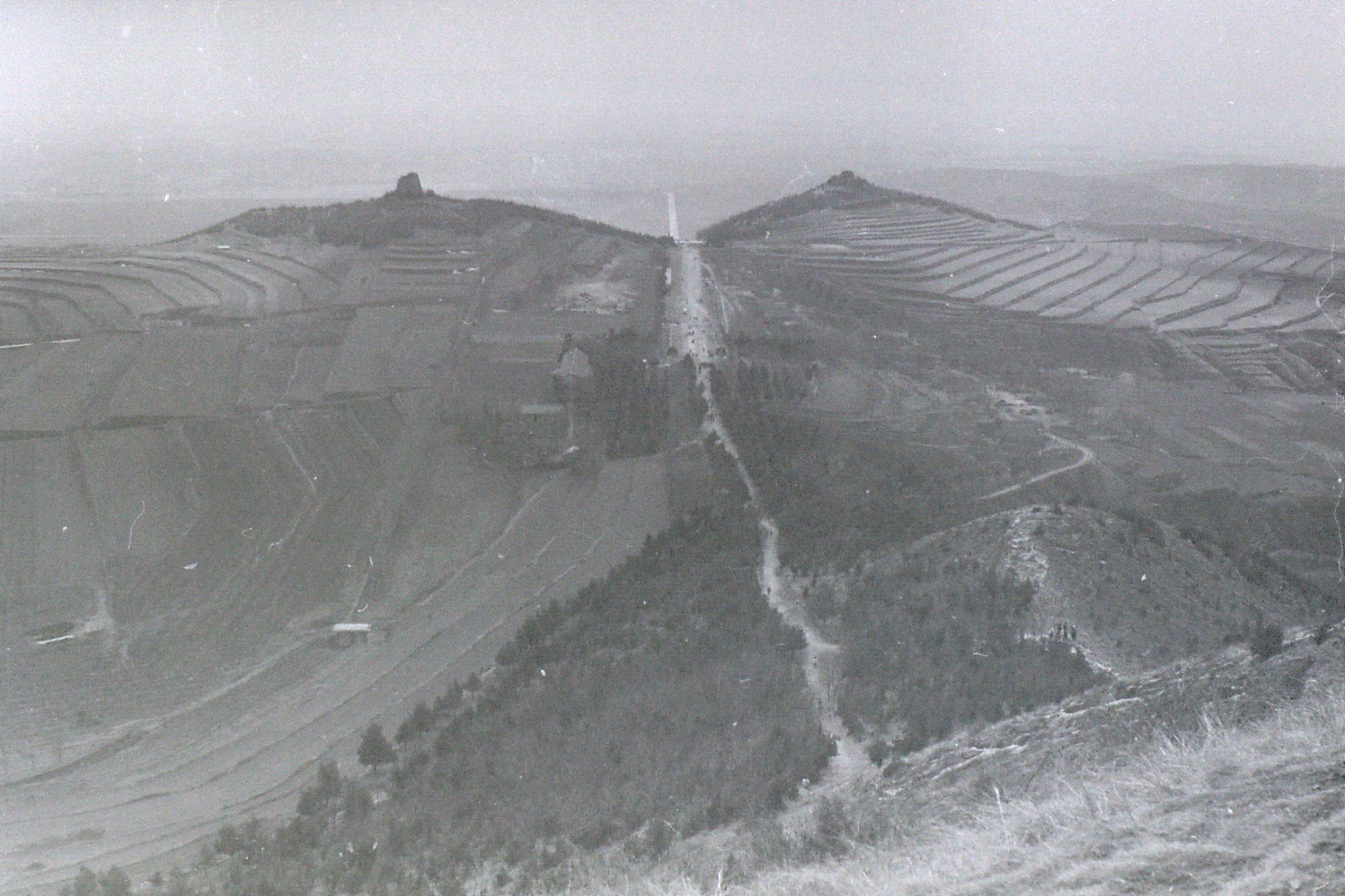 7/3/1989: 24: Xianyang tombs