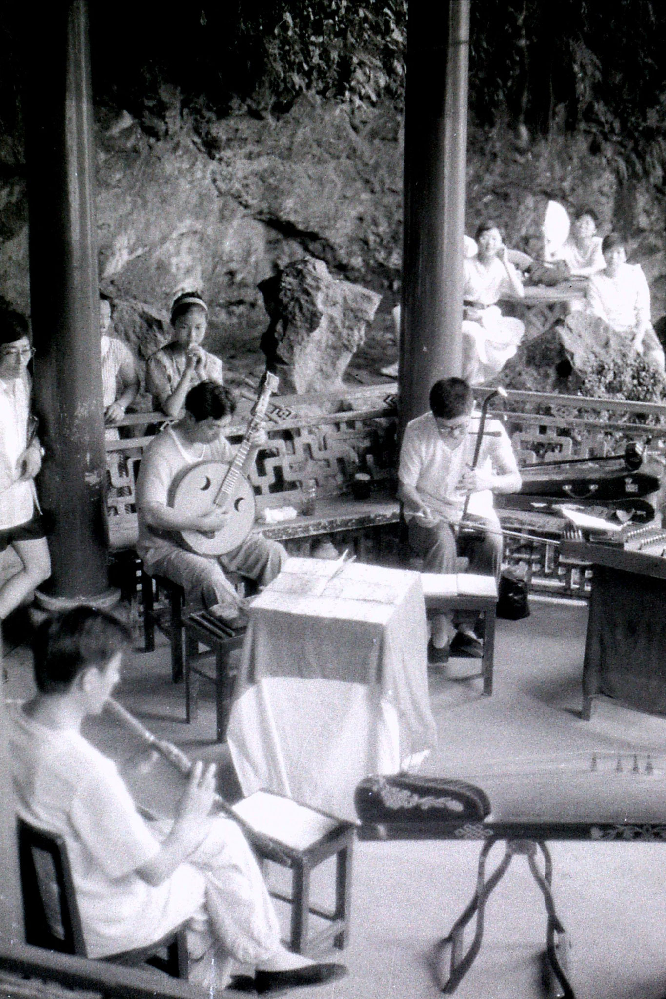 15/7/1989: 29: Hangzhou Yellow Dragon Spring musicians