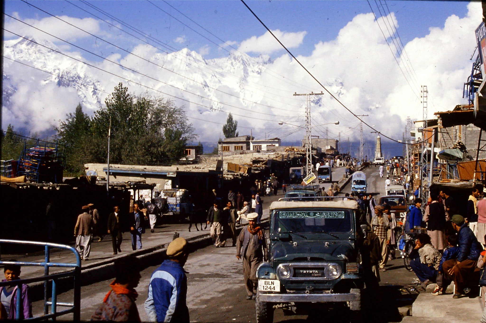 13/10/1989: 15: Skardu, main street looking west