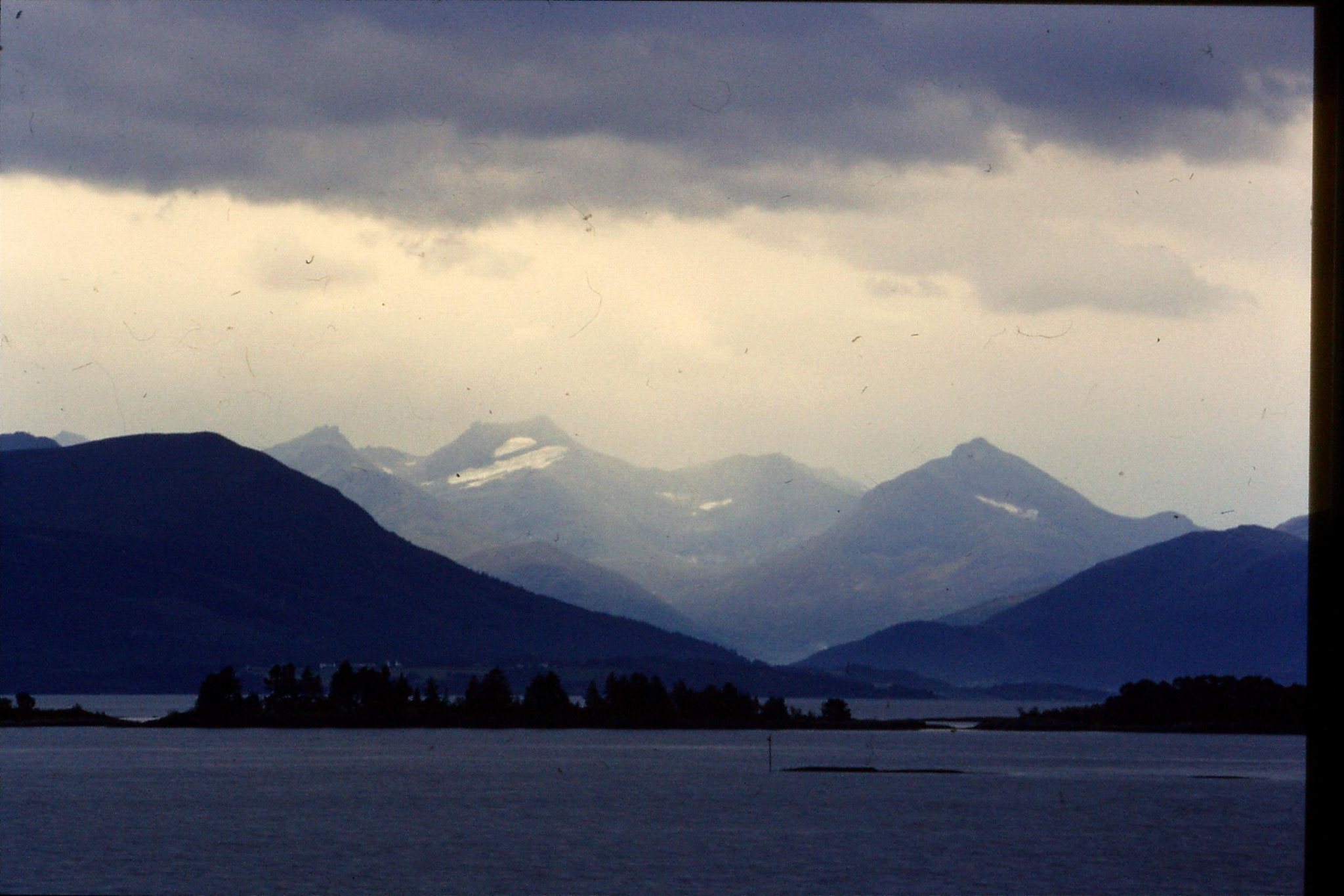 22/9/1988: 15: scenery Molde harbour