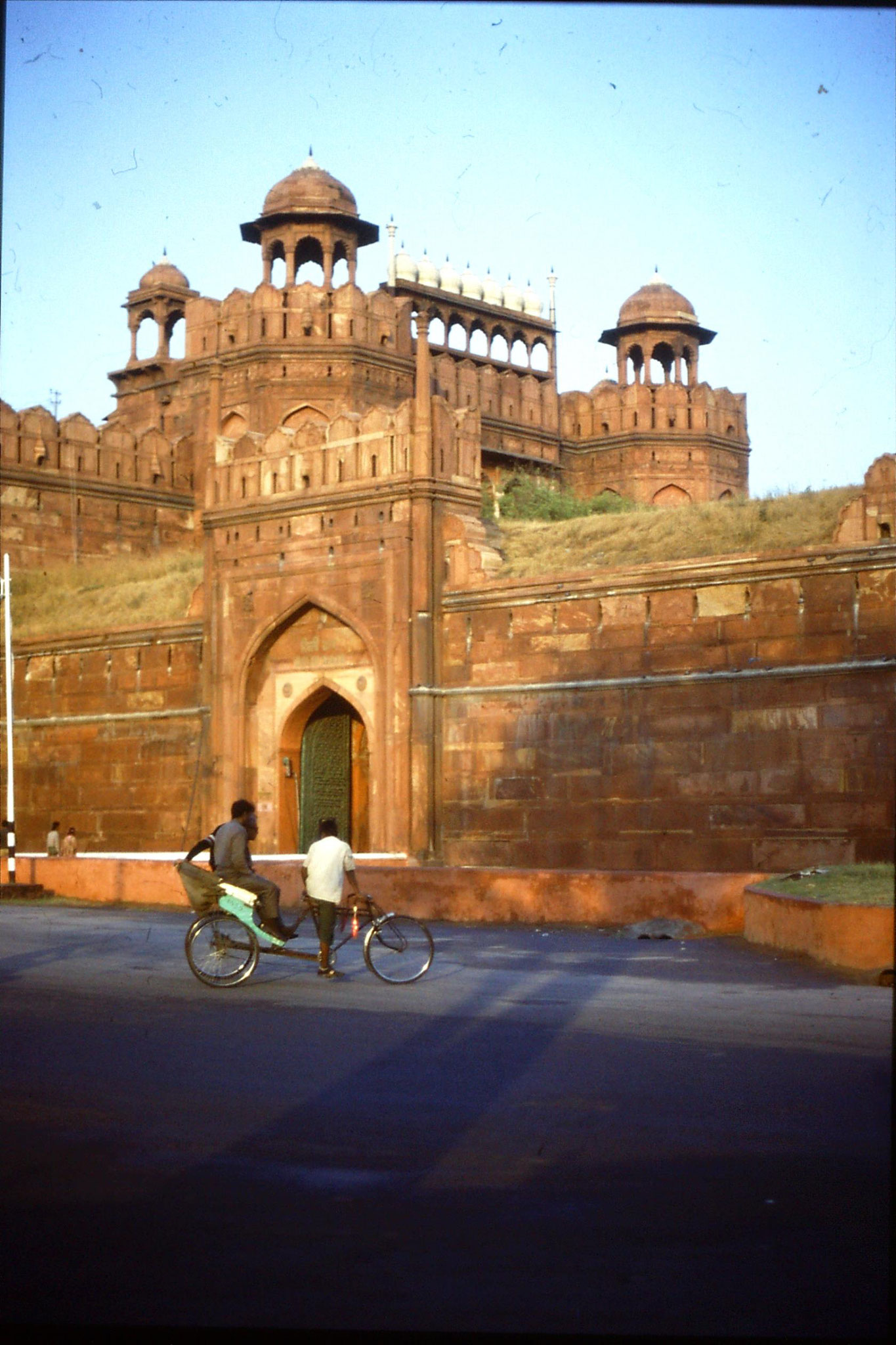 24/11/1989: 26: Delhi Red Fort gate