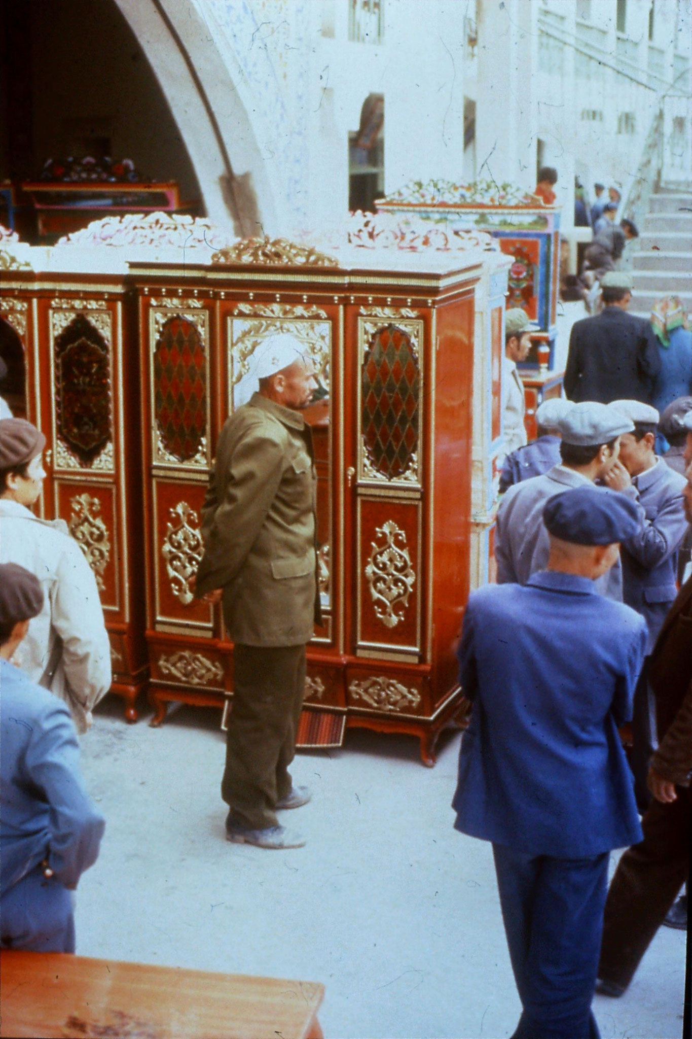 10/9/1989:14: Kashgar Sunday market